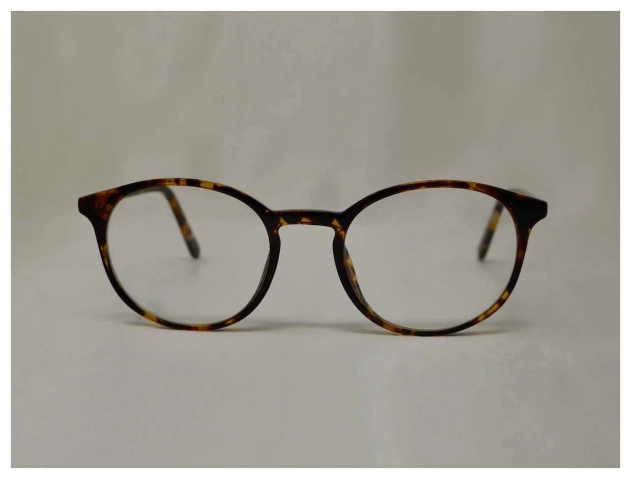 Front view of B-AC13A bespoke reading glasses featuring a classic round tortoiseshell frame