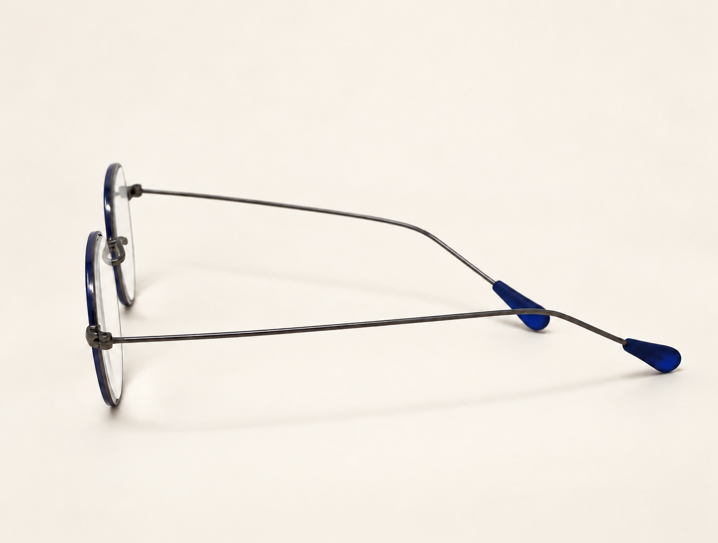 Side view of Lennard reading glasses showing the fine gunmetal wire temples and blue tips