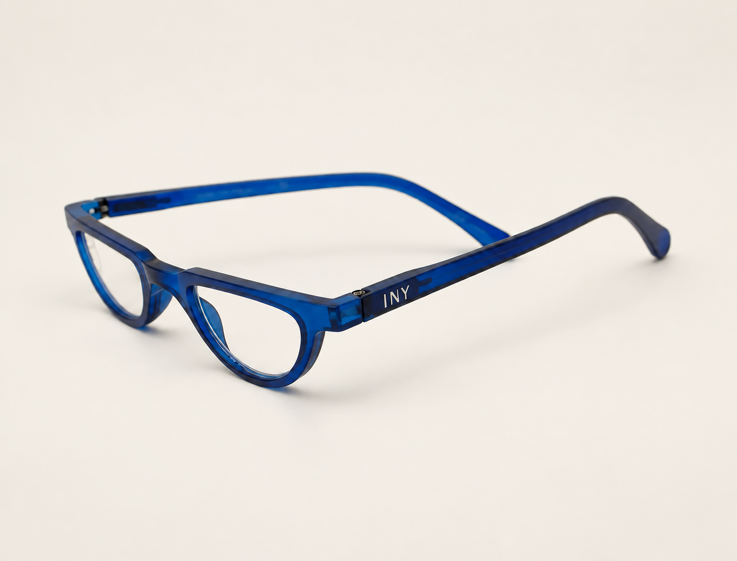 Side view of L40 tortoiseshell reading glasses showing the broad temples and flex hinge