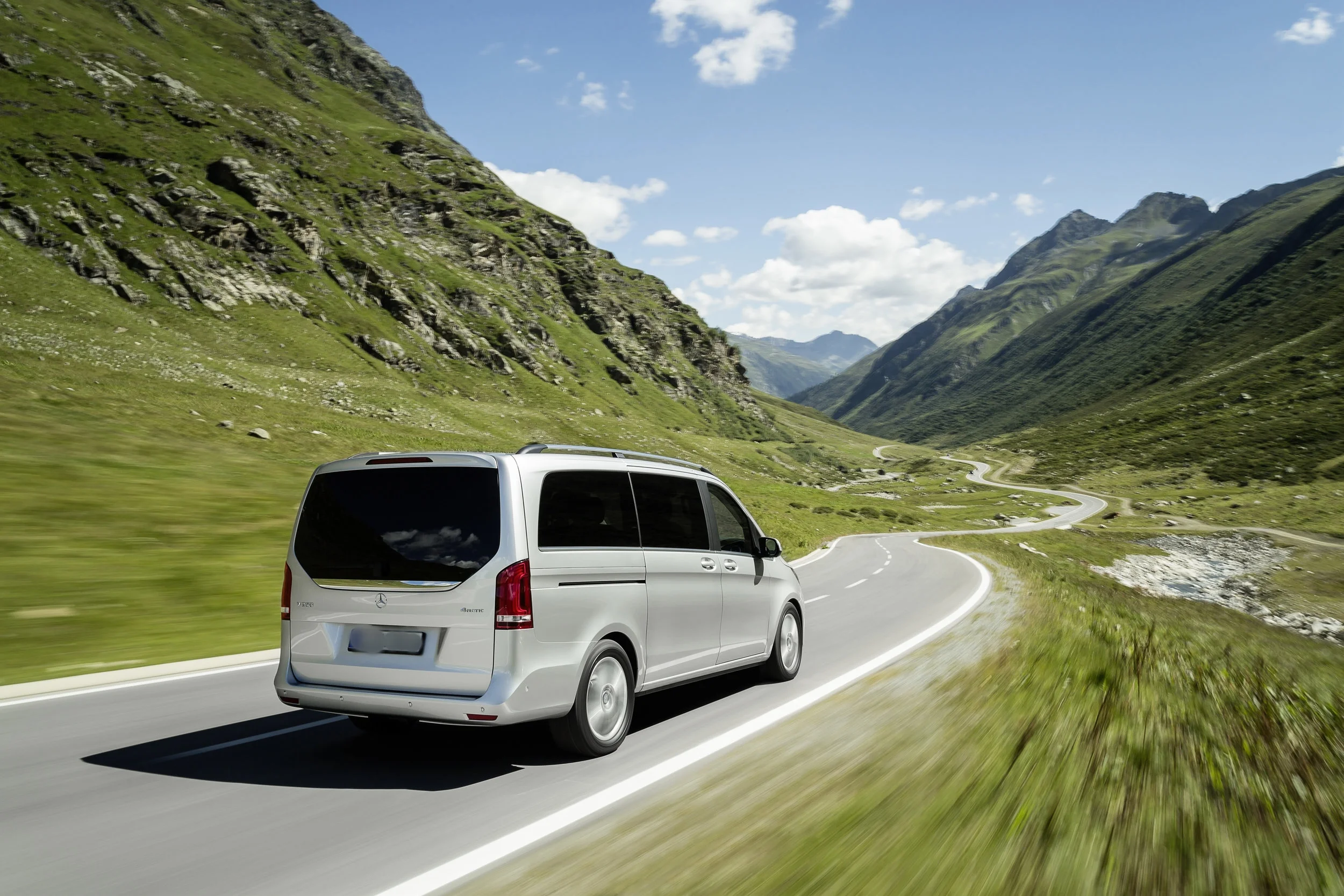 Mercedes-Benz-V-Class-2015-(3).jpg