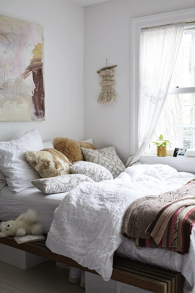 bed_pillows_intiearth__dana_gallagher0005.jpeg