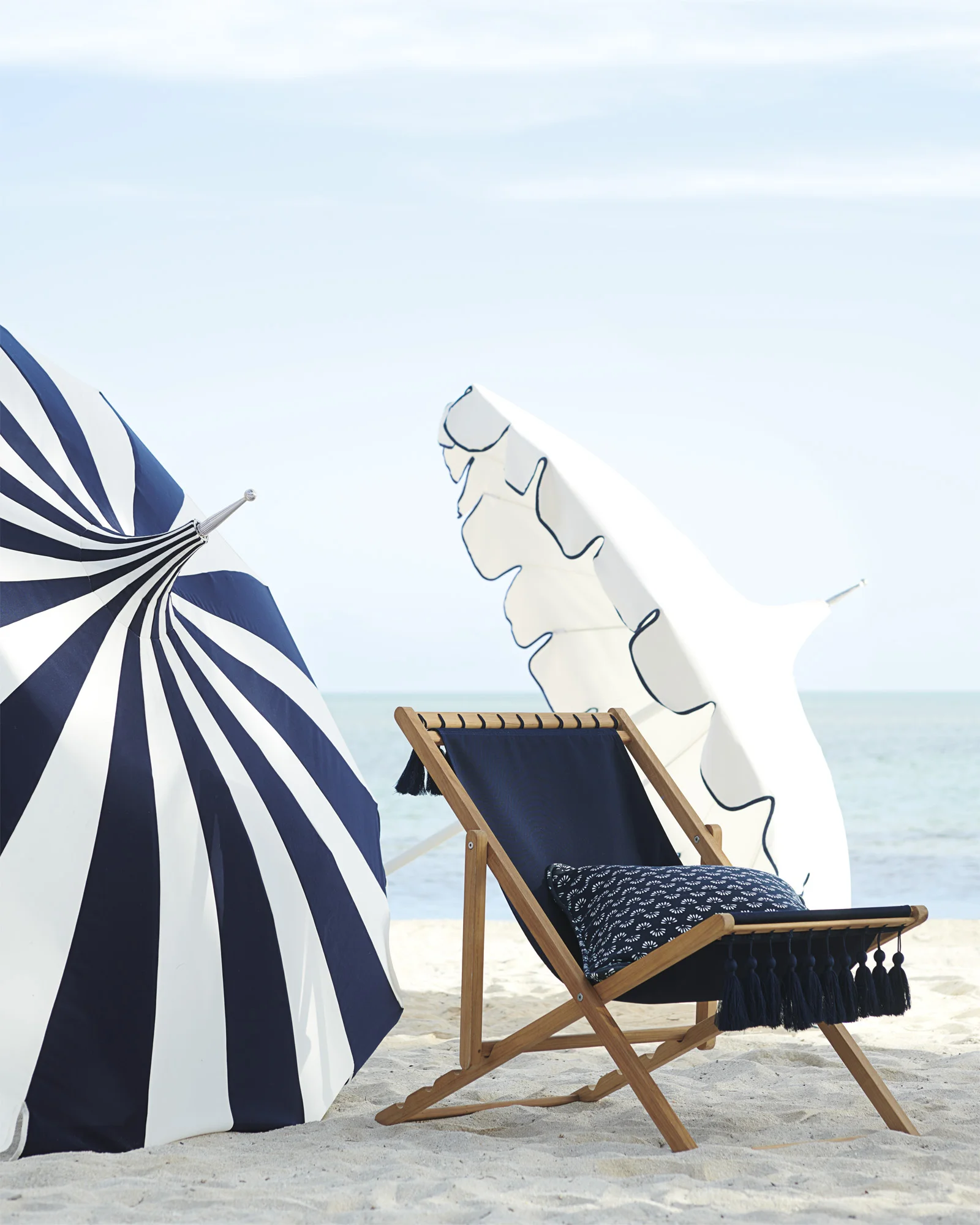 Umbrellas-1300_Crop_BASE.jpg
