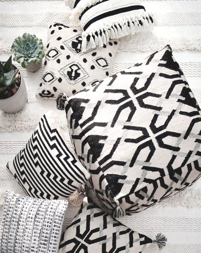 cb_dSC_201901_OUTDR_pillows.jpeg