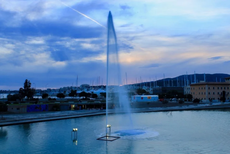 5. Blurred Motion - Palma Mallorca.jpg