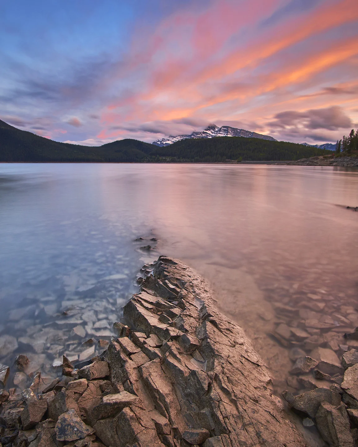 Lake Minnewanka small (1).jpg