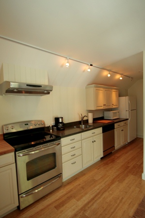 arborvine apartment kitchen.jpg