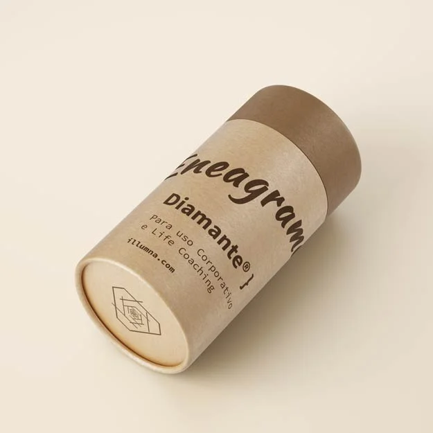 Paper_Tube_Mockup_Diamante-Eneagrama.jpg