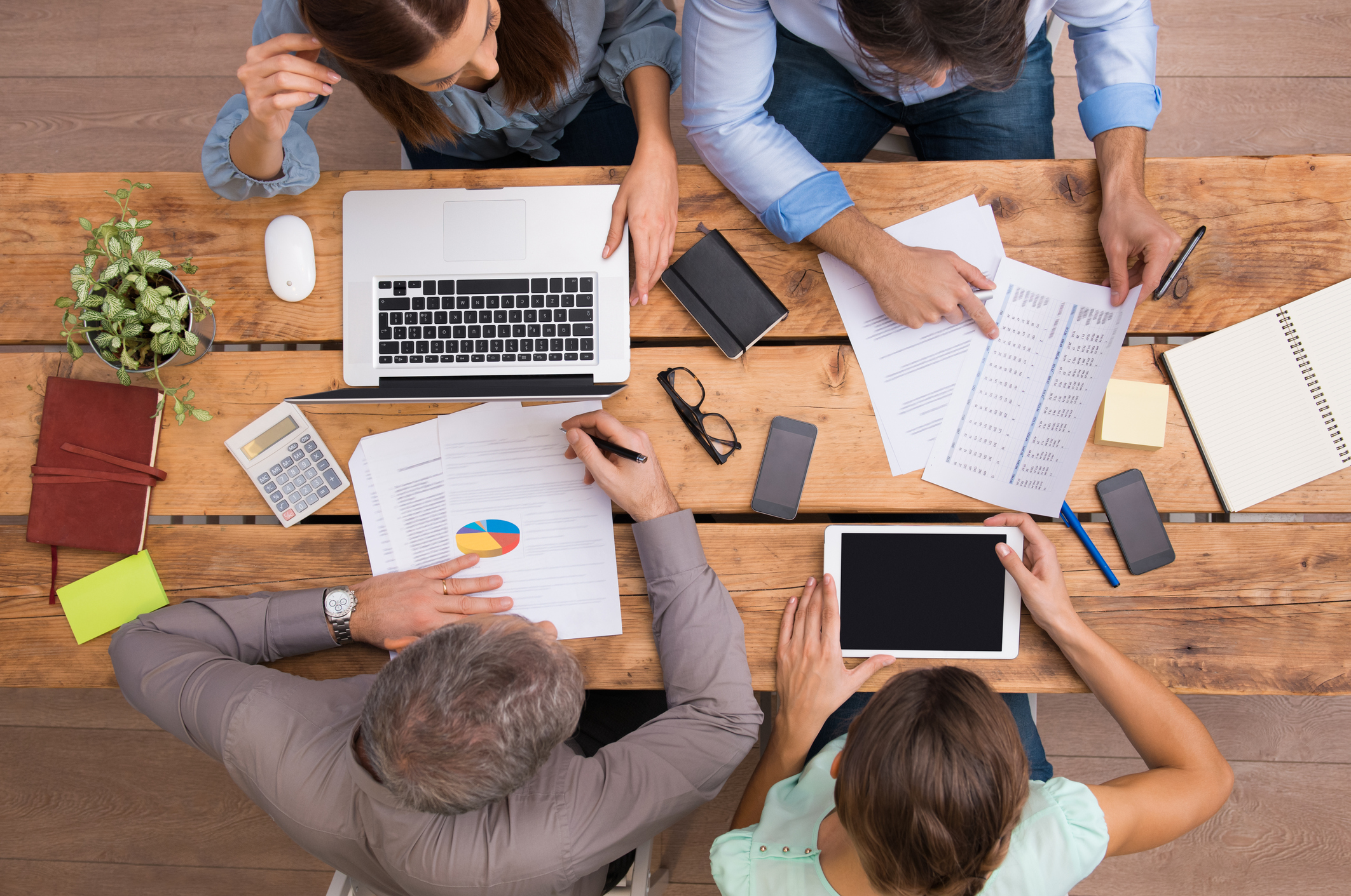 Secure multi-user access by your team and your accountant with QBO.