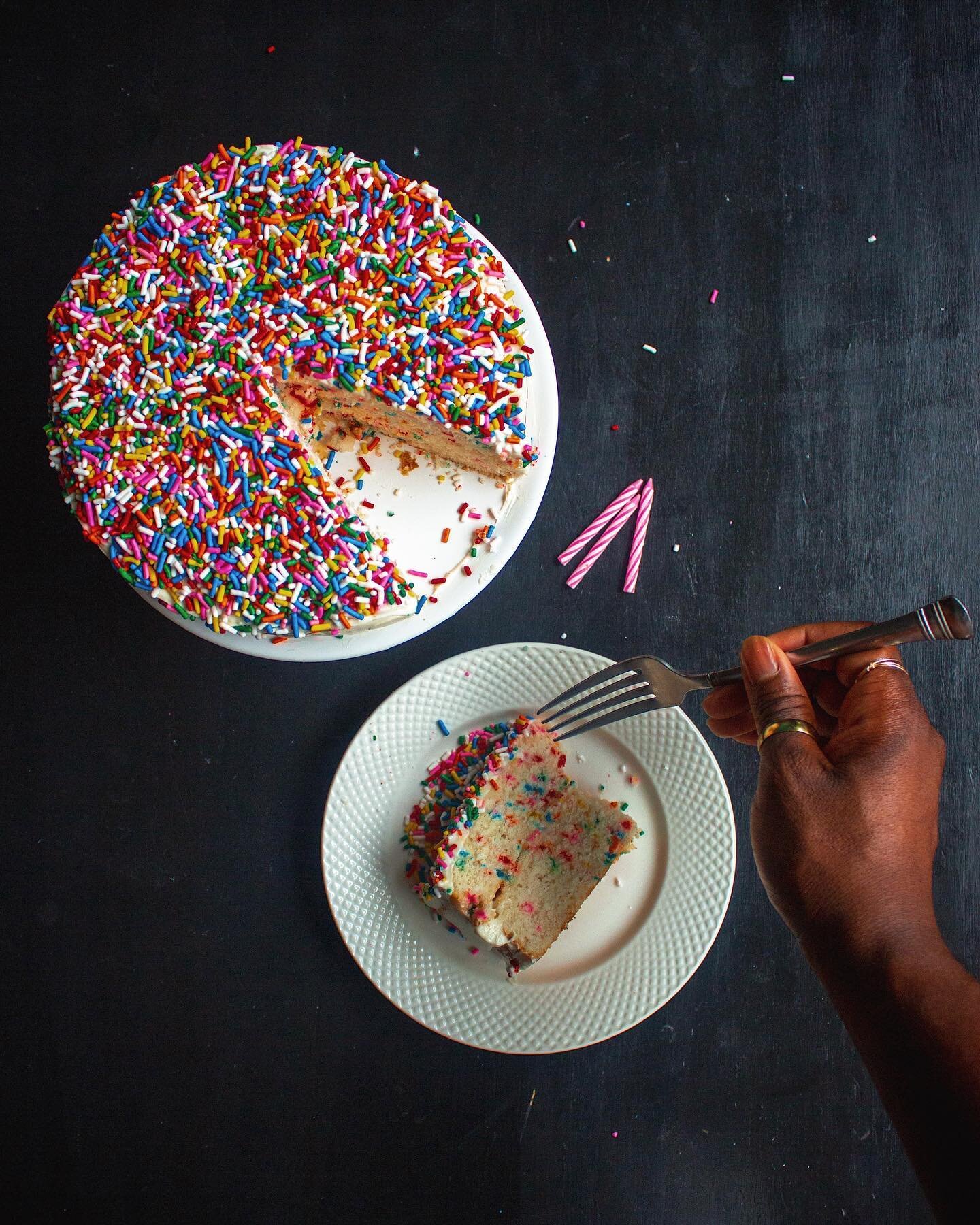 I never considered myself a &ldquo;sprinkles person&rdquo; until I ended up with a free tub of it, and naturally made a funfetti cake with sprinkles covering every possible surface💫 celebrating the end of my third year of med school - your favorite 