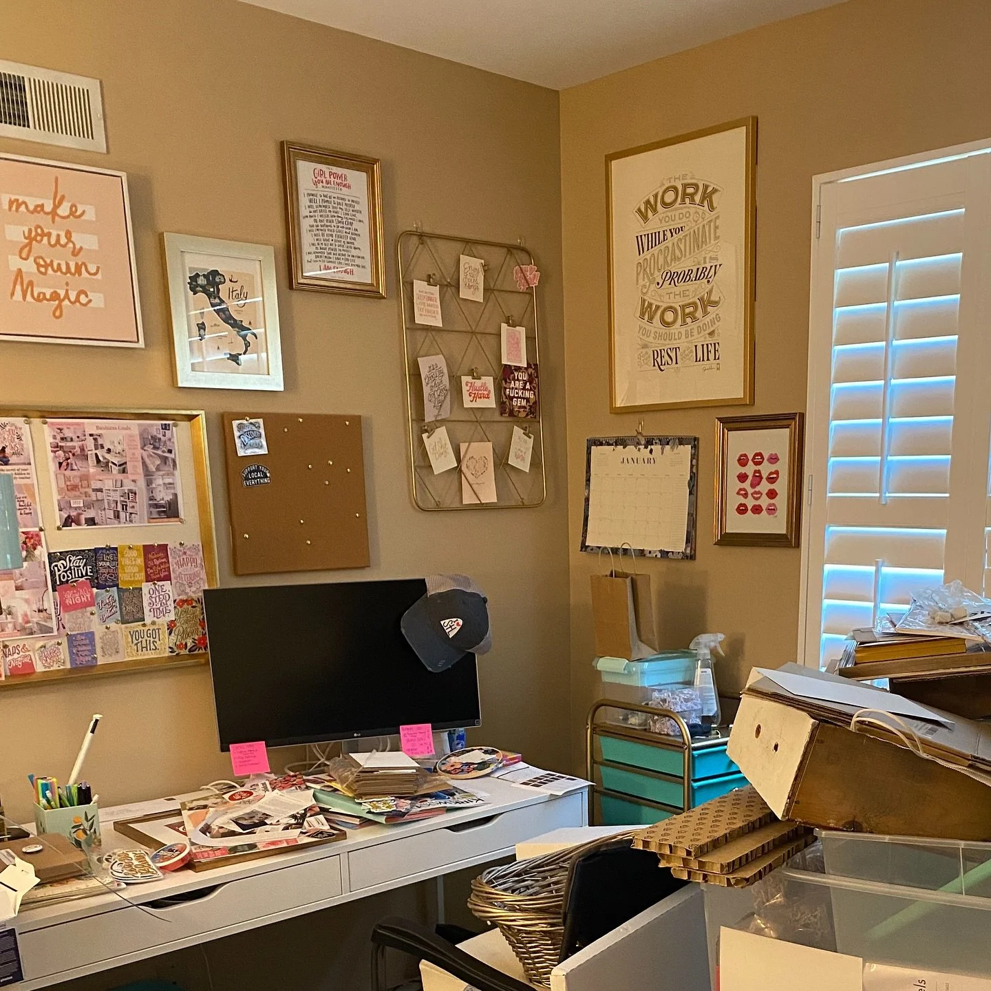 It&rsquo;s Fun Friday and I&rsquo;ve got a design dork confession&hellip;🤓💻
&bull;
My desk and entire office might look like pure chaos. There are sketches, inspiration, and products all over. In my brain, there&rsquo;s a masterpiece in progress. T