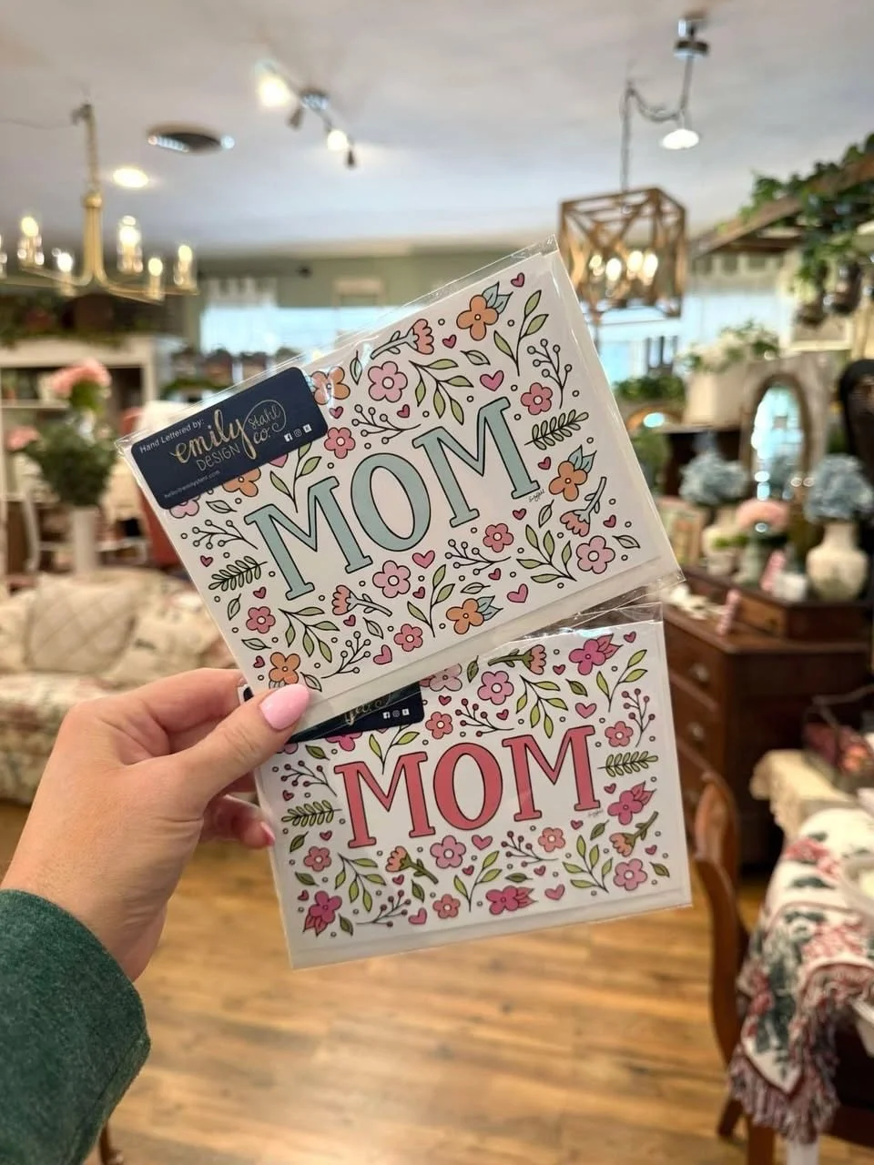 Have you shopped for mom yet?! 💐@thewhiterabbitstl has so many things for the women in your life and you can grab the perfect card! This store has a special place in my heart. They took a chance on me all those years ago which means the world to me.
