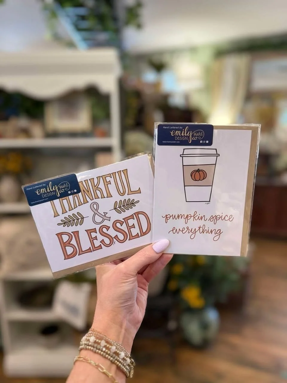 🍂 Fall is just around the corner, and the cutest seasonal finds are waiting for you at @thewhiterabbitstl! It&rsquo;s the perfect place to welcome autumn and support small businesses all at once.

You&rsquo;ll find a selection of my fall-inspired gr