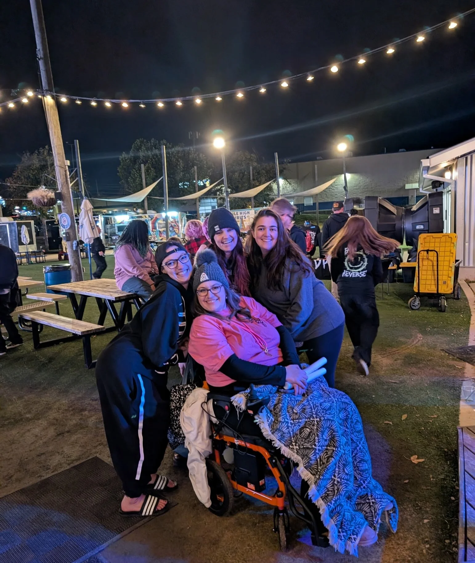 Keep friends who lift you up&hellip; literally&hellip; when needed! Whether that&rsquo;s up off the floor or a toilet seat. This is my life now, and I am just going to roll with it. 

I took my new set of @oasmobility_us wheels out for a night of liv