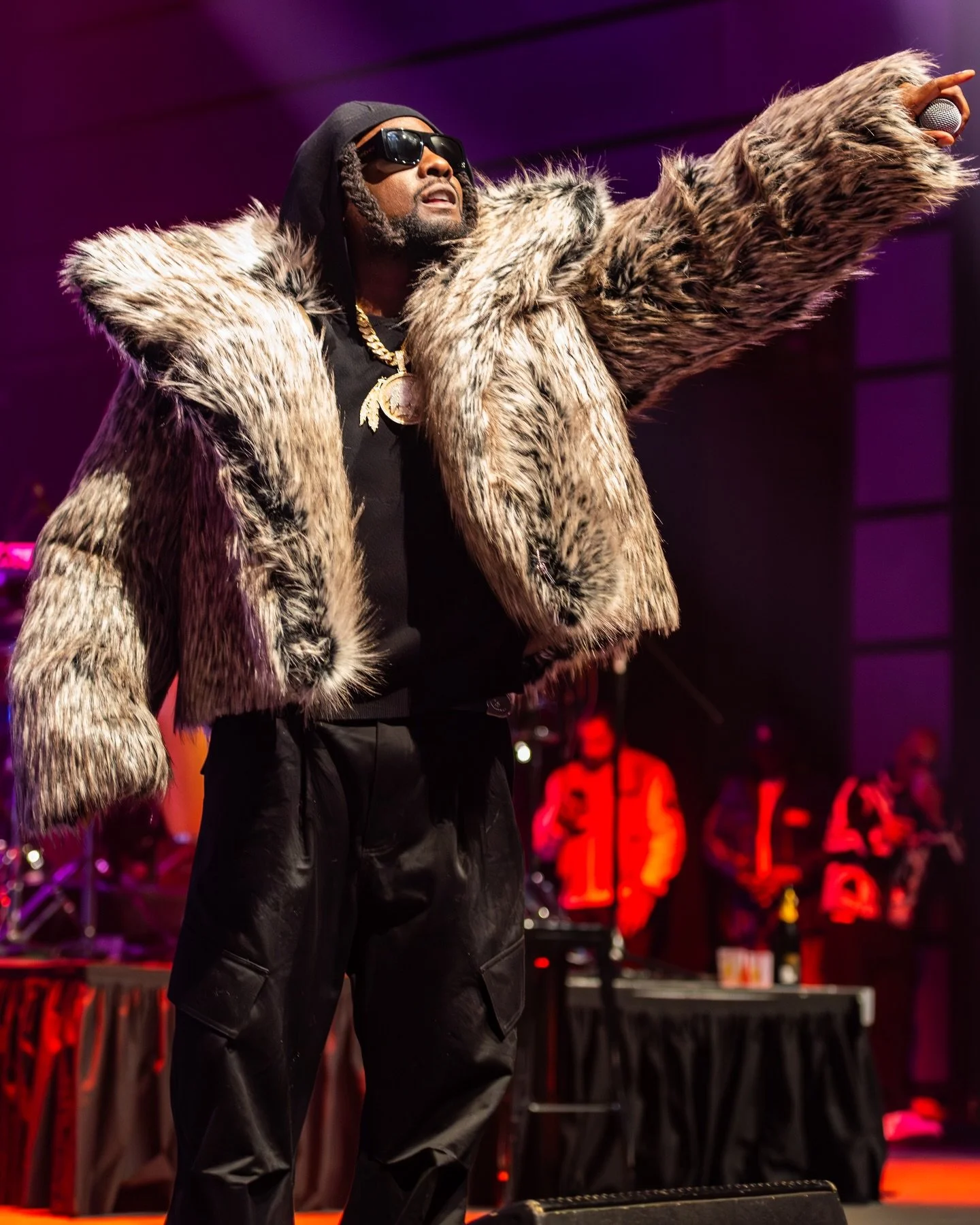 &ldquo;Mirror, mirror on the Benz, who the flyest in the room?&ldquo; |  @wale #everythingisalot🎱 #ebm