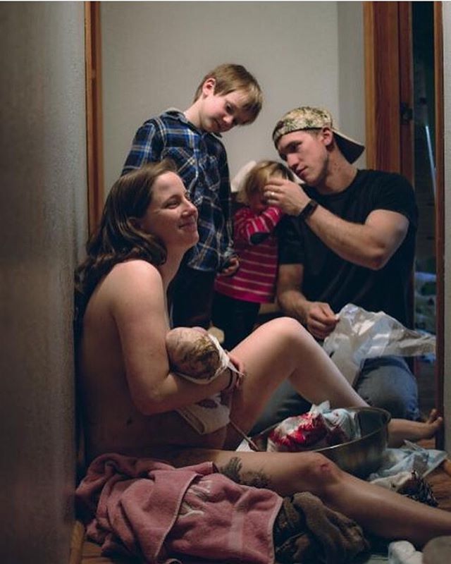 F A M I L Y

This image, this moment, her beautiful face and all that love. My heart melts for this pure bliss.
&bull;

Repost @birthwithoutfear &ldquo;Sometimes birth happens unassisted in a hallway. Captured @nixiephotonevada

#birth #bba #unassist