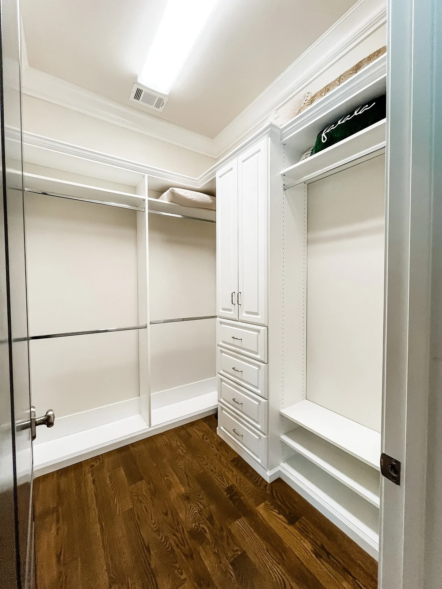 Not your typical &ldquo;after&rdquo; picture&hellip;

🙋🏻&zwj;♀️Raise your hand if you have one (or more 🤪) closets in your home that have become the catch-all spot for random items you don&rsquo;t know what to do with or a place to hide things whe
