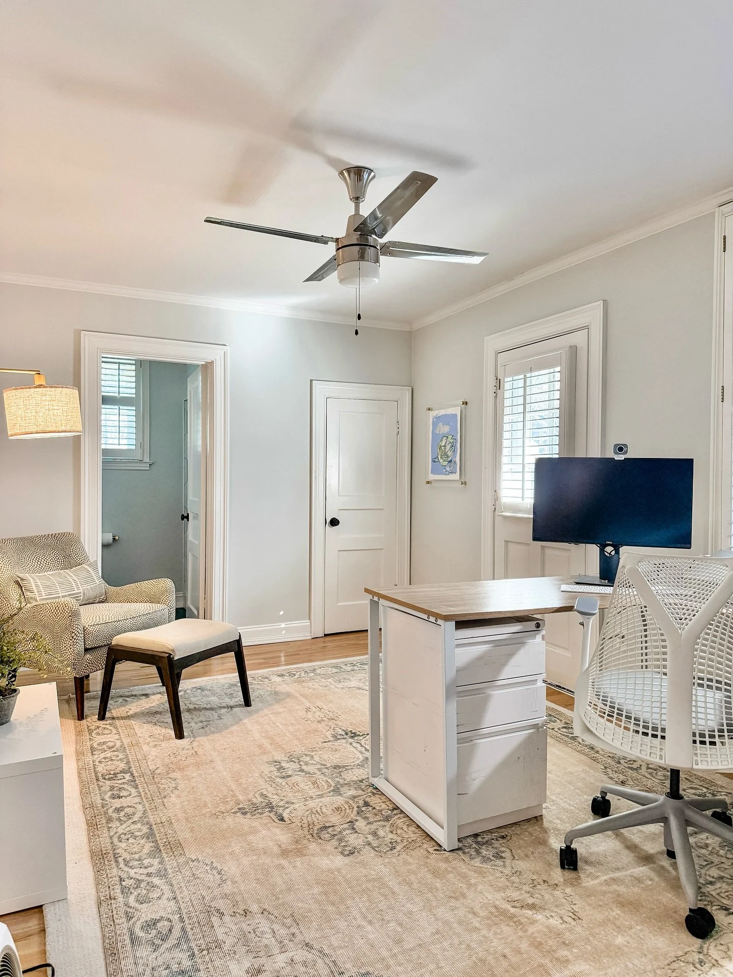 Struggling to stay productive? Your workspace might be the real problem.

I was the girl that would have to rewrite her class notes before I could even THINK about studying! And even now, I have to clean up my workspace (or leave the house  and just 