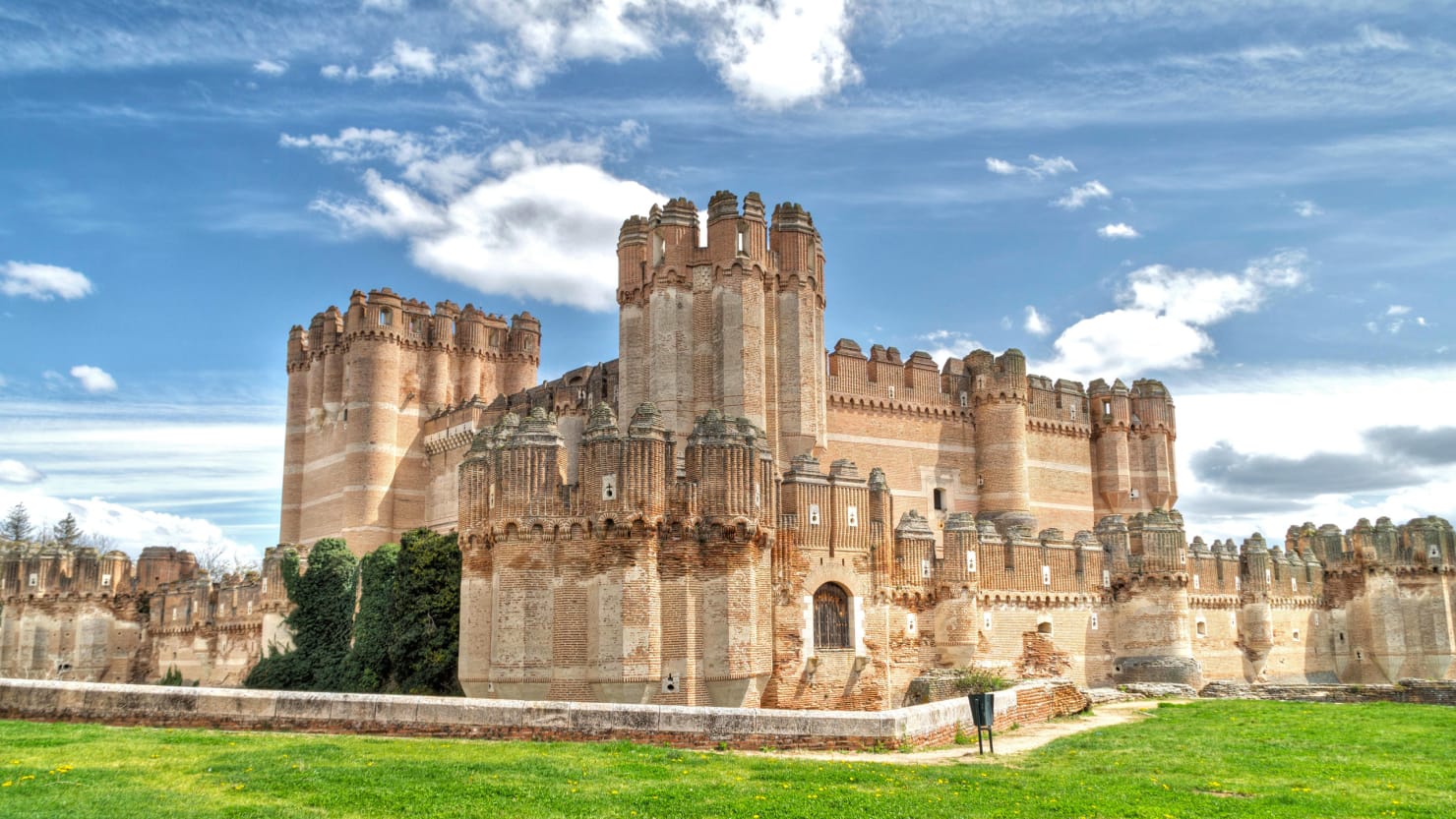 THE DAILY BEAST: Your Ultimate Guide to Spain’s Fairy Tale Castles