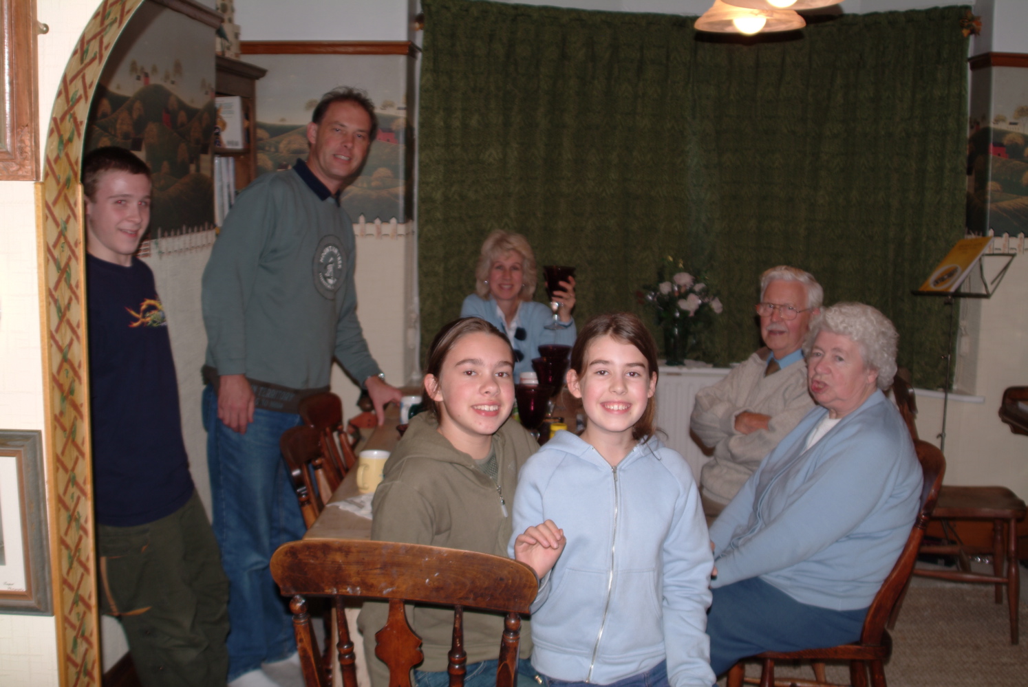 Dinner at the Dunnes. More to show and say about these wonderful friends. I may do a whole page on the history I have with Pam and Ian et al. YORKSHIRE PUDDINGS??? Not covered that yet have I? Click HERE to get the recipe.