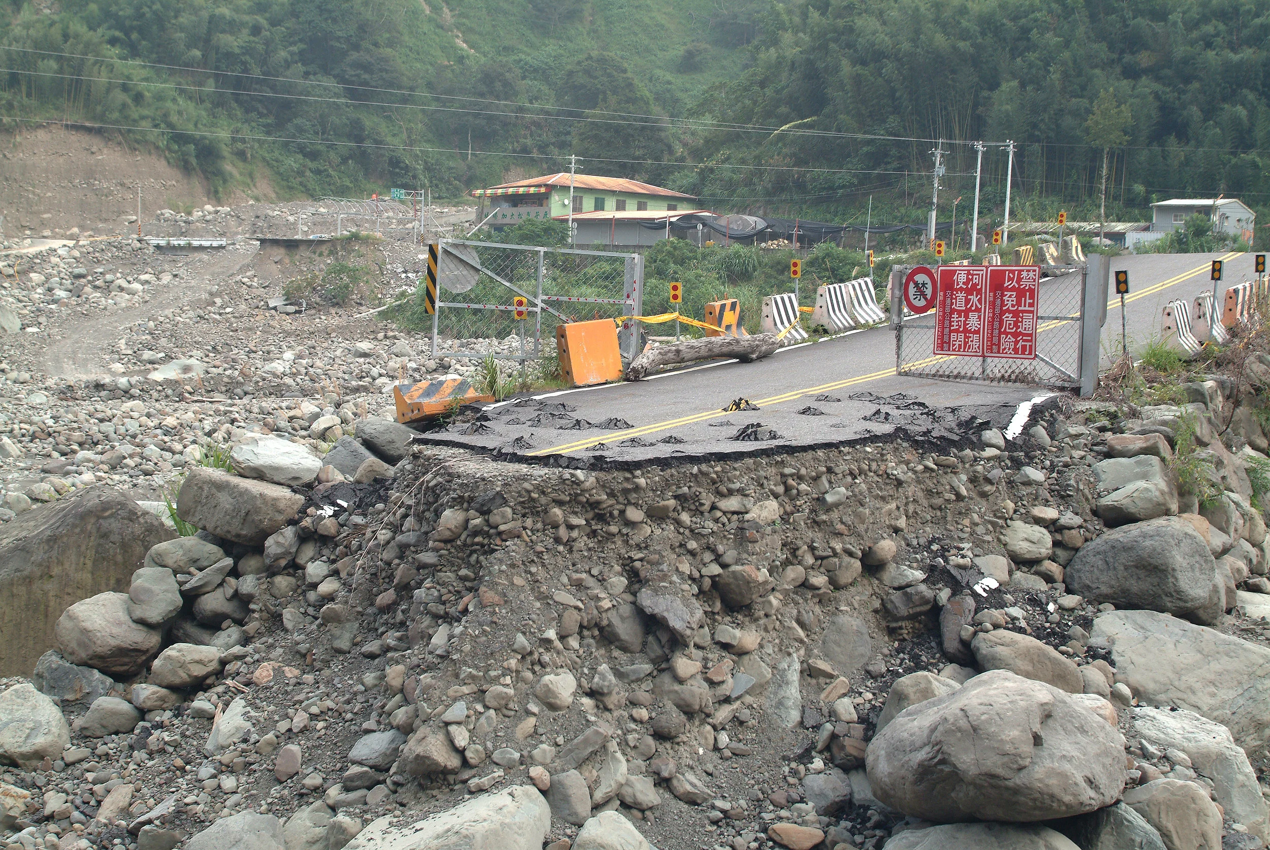  Landslides and earthquakes
