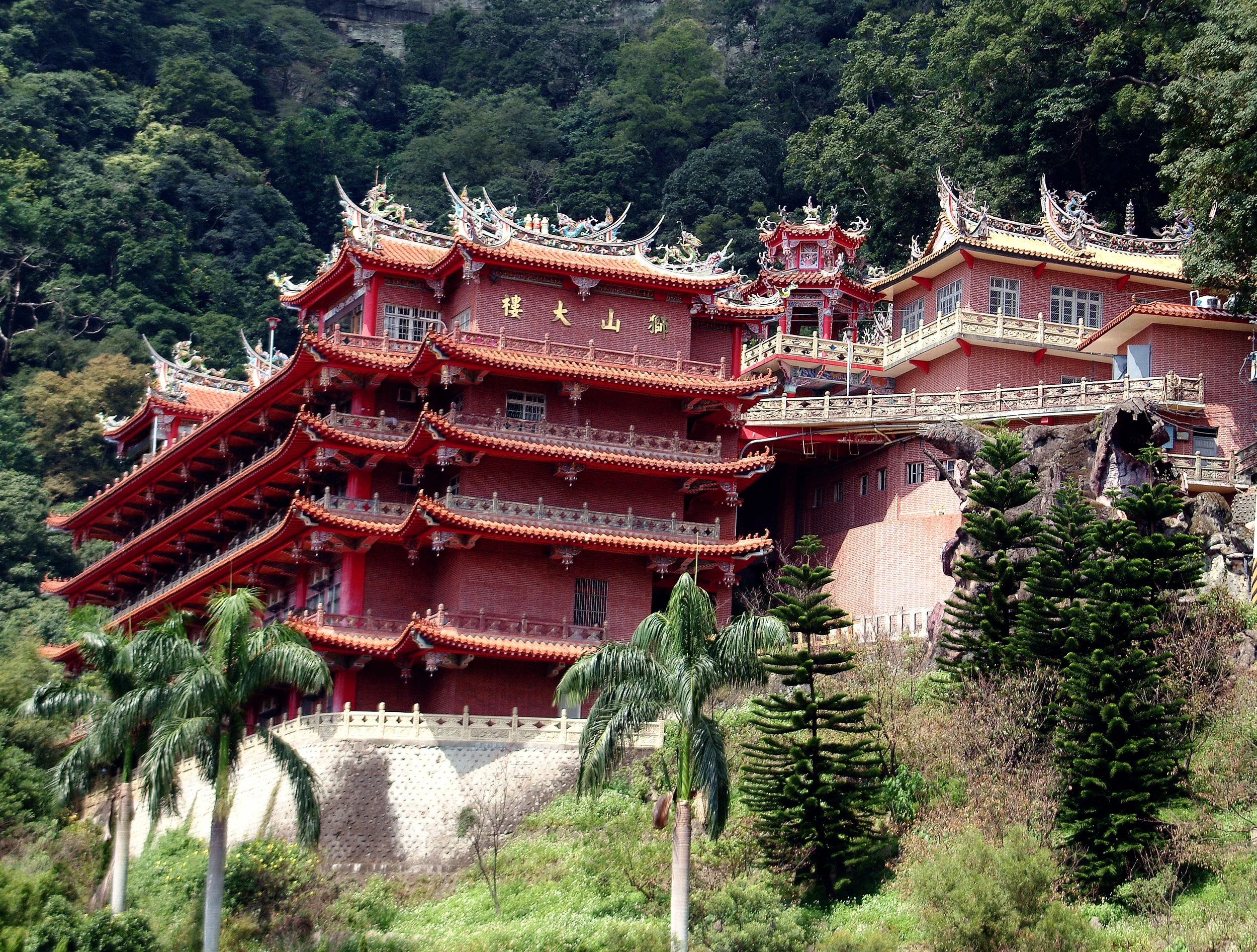 Beautiful Chuanghuang Temple. One of my first sights to greet me in Taiwan! It was a moment not to forget.