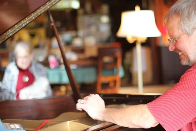 Estacada: John Gilmore, the piano tuner (2012), 06:13