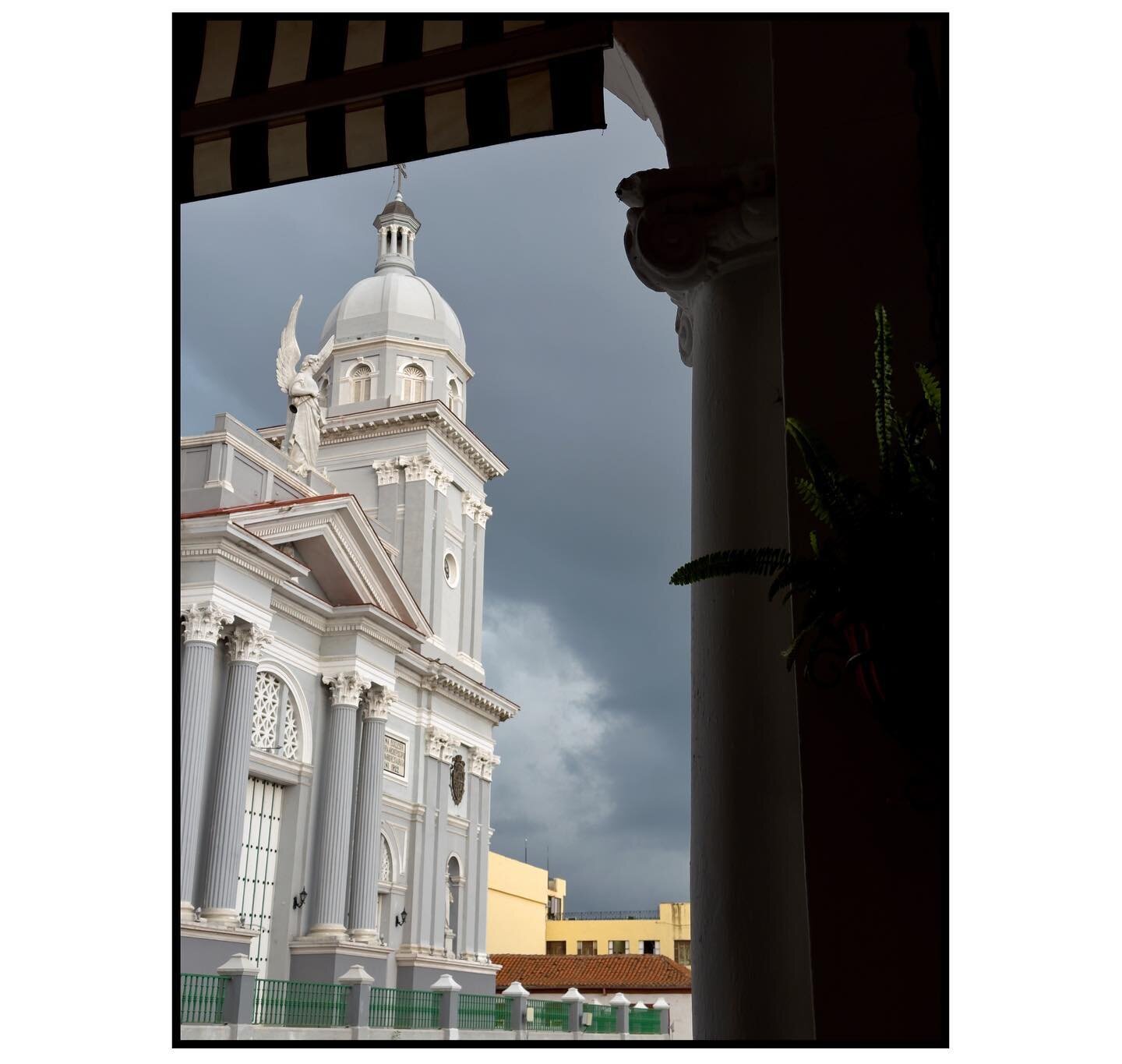 #outmywindow  This is Cuba. The view never gets old as it&rsquo;s always the start of a new adventure.  Join me on a workshop www.cameraodysseys.com  We head to #cuba May 5th to join up with 3 USA #artist to travel across the island from #havana to #