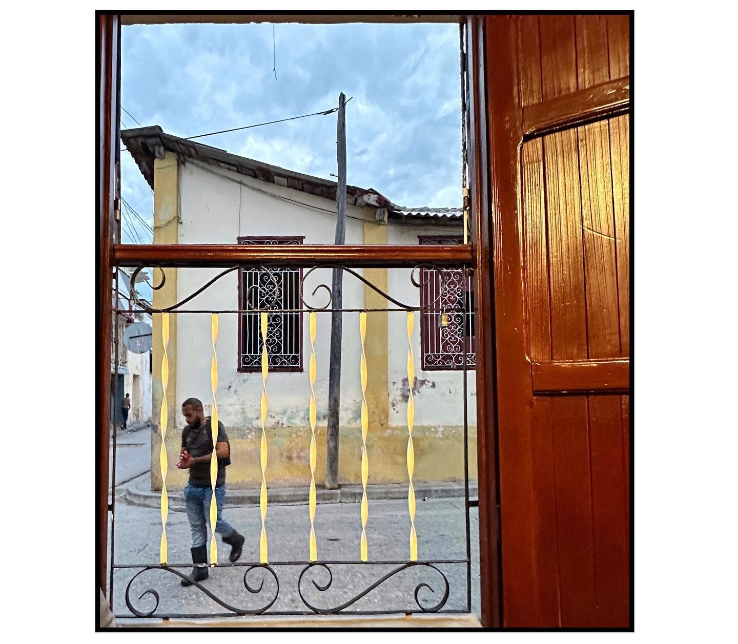 #outmywindow  This is Cuba. The view never gets old as it&rsquo;s always the start of a new adventure.  Join me on a workshop www.cameraodysseys.com  We head to #cuba May 5th to join up with 3 USA #artist to travel across the island from #havana to #