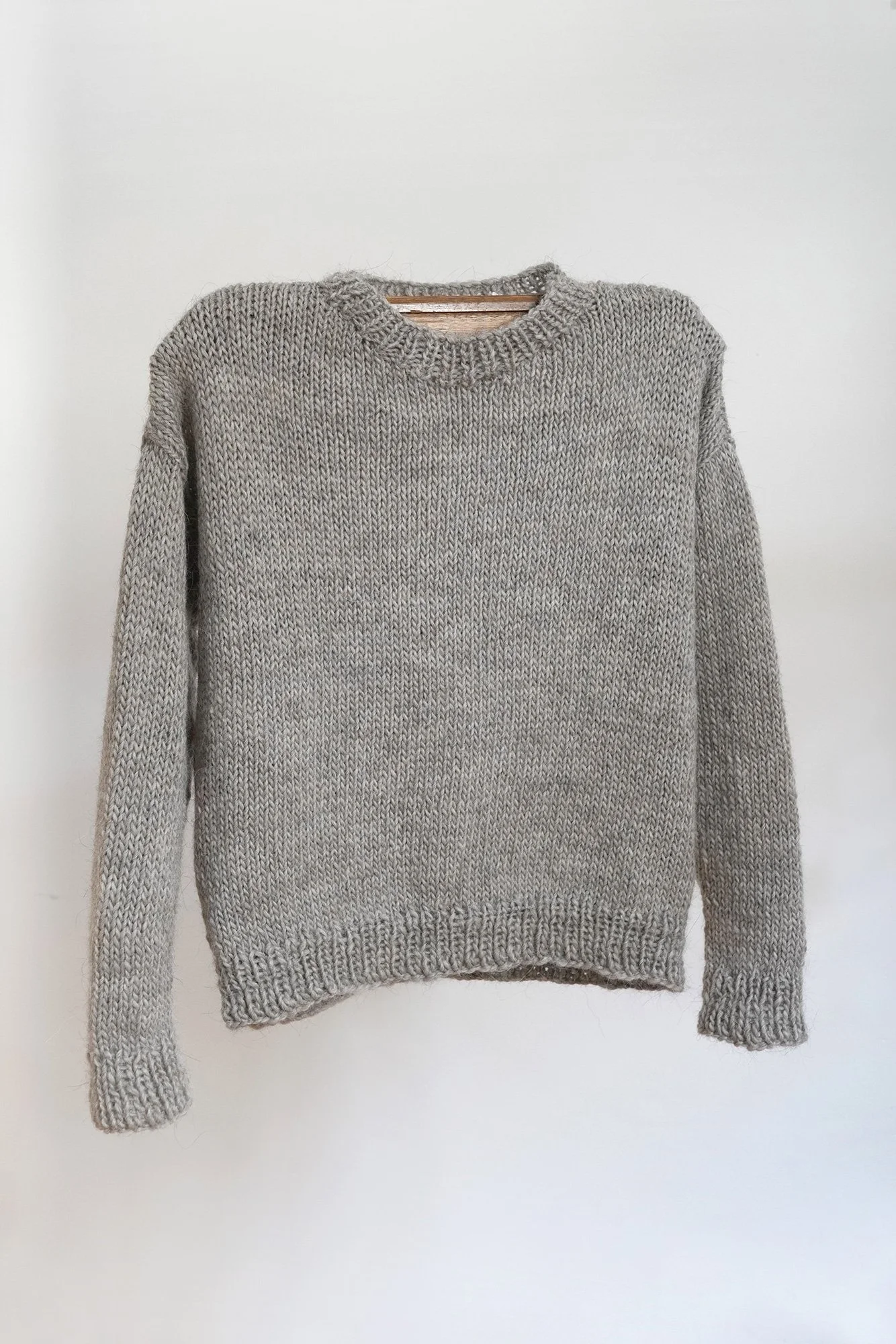 M04.BASIC-CREW-NECK-SW—AW26-Grey.01.jpg