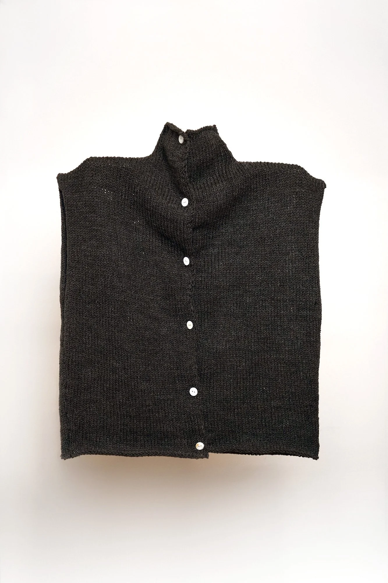 BUTTONS HIGHNECK VEST