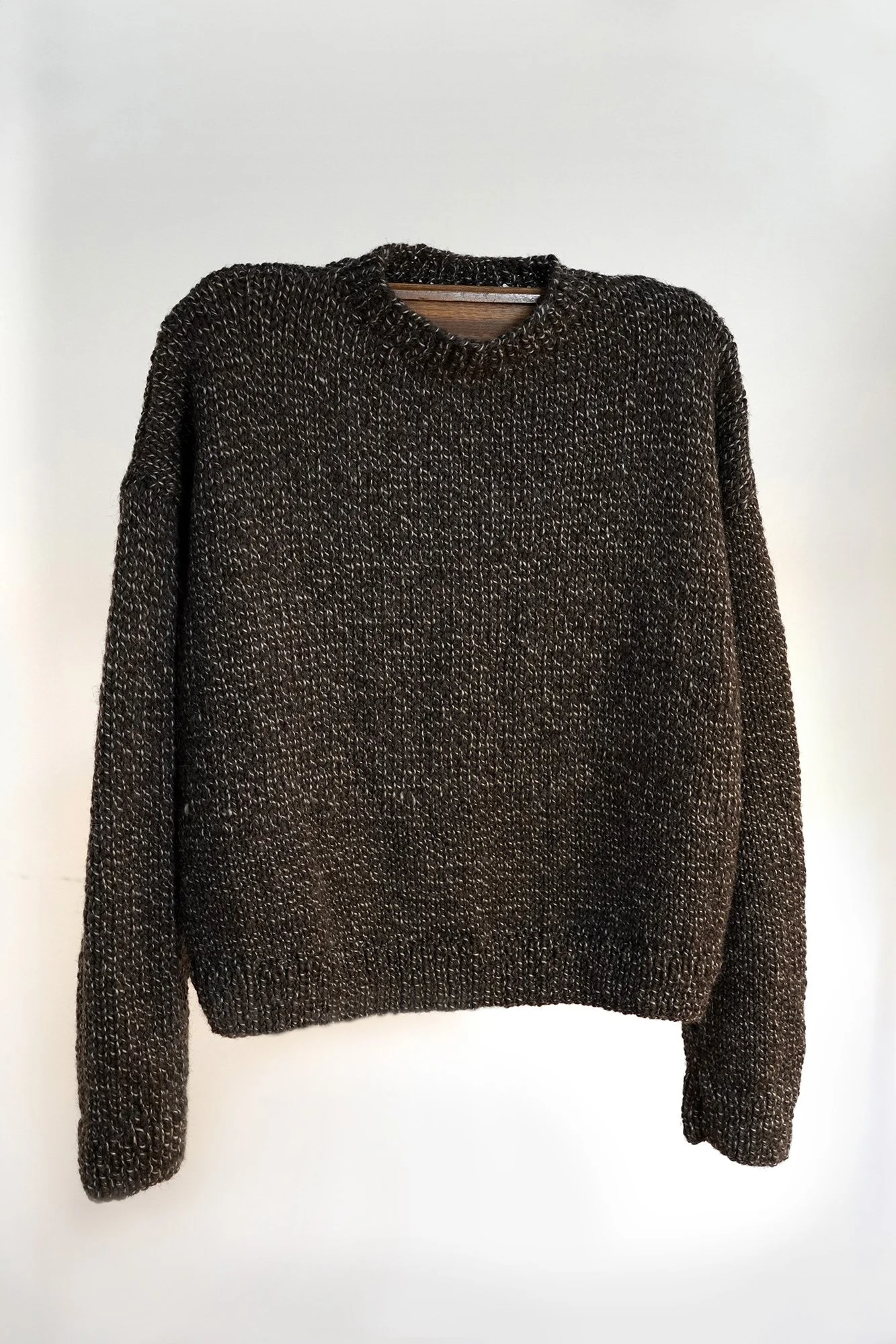 M04.BASIC-CREW-NECK-SW—AW26-CH&N.01.jpg