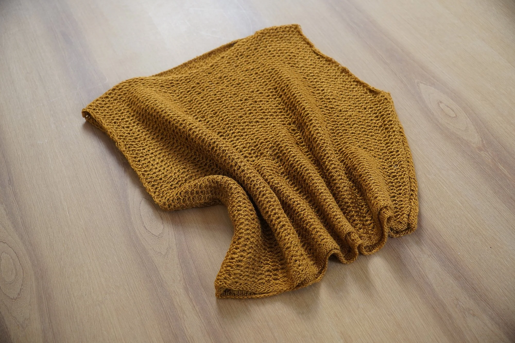 Q01.PANAL-VEST—AW26-Ochre.01.jpg (copia)