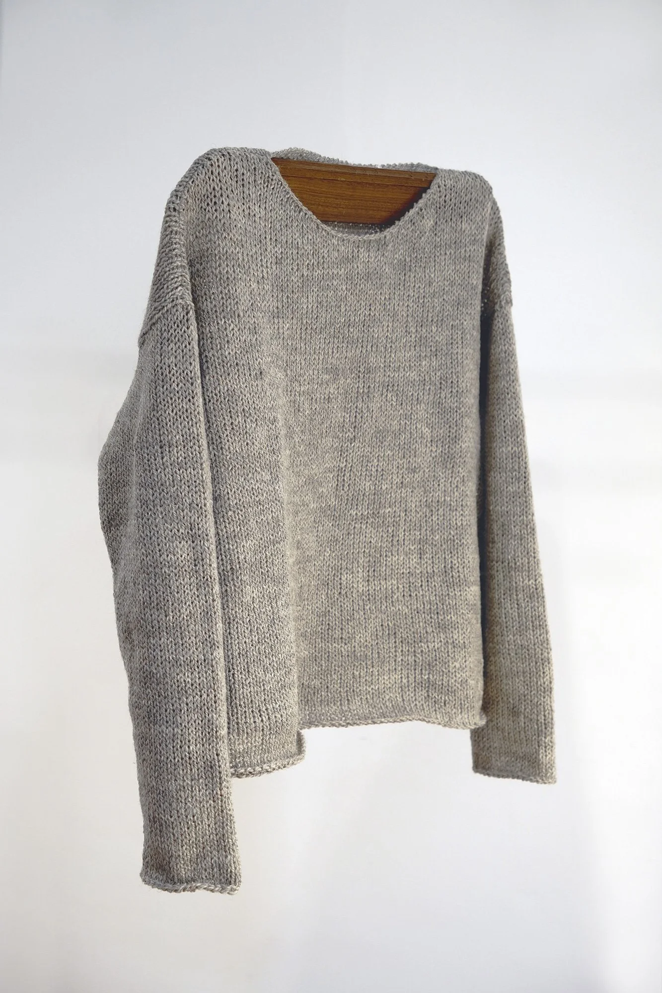 SIMPLE UNISEX SWEATER