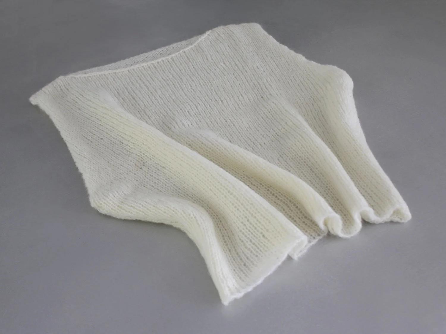 Q03—Trapezoid-Mohair-Vest-Nat04.jpg