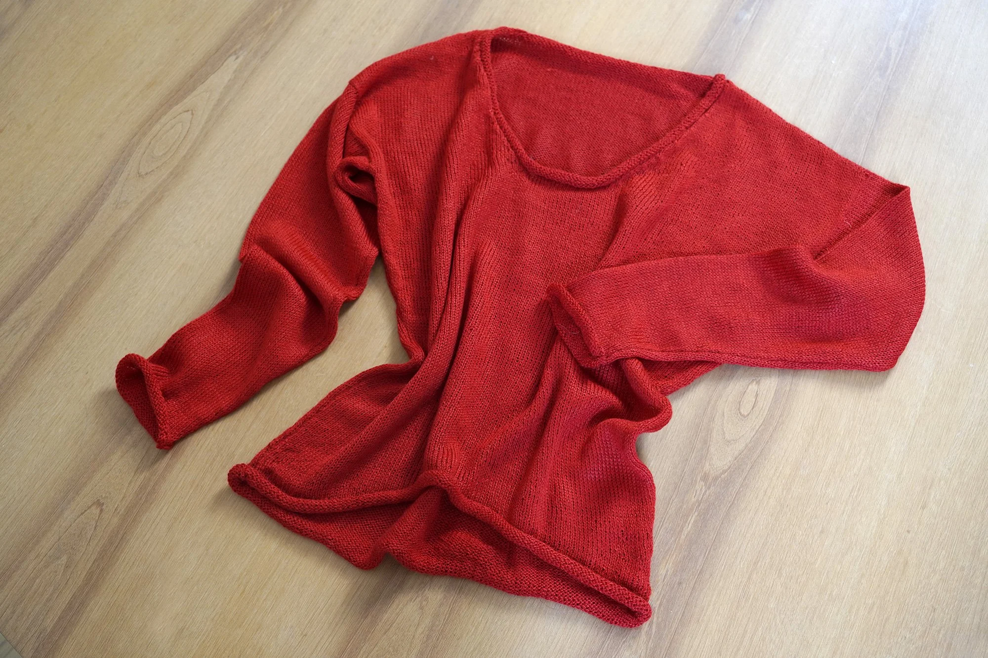 Q05.U-NECK-SWEATER—AW26-Red.04.jpg