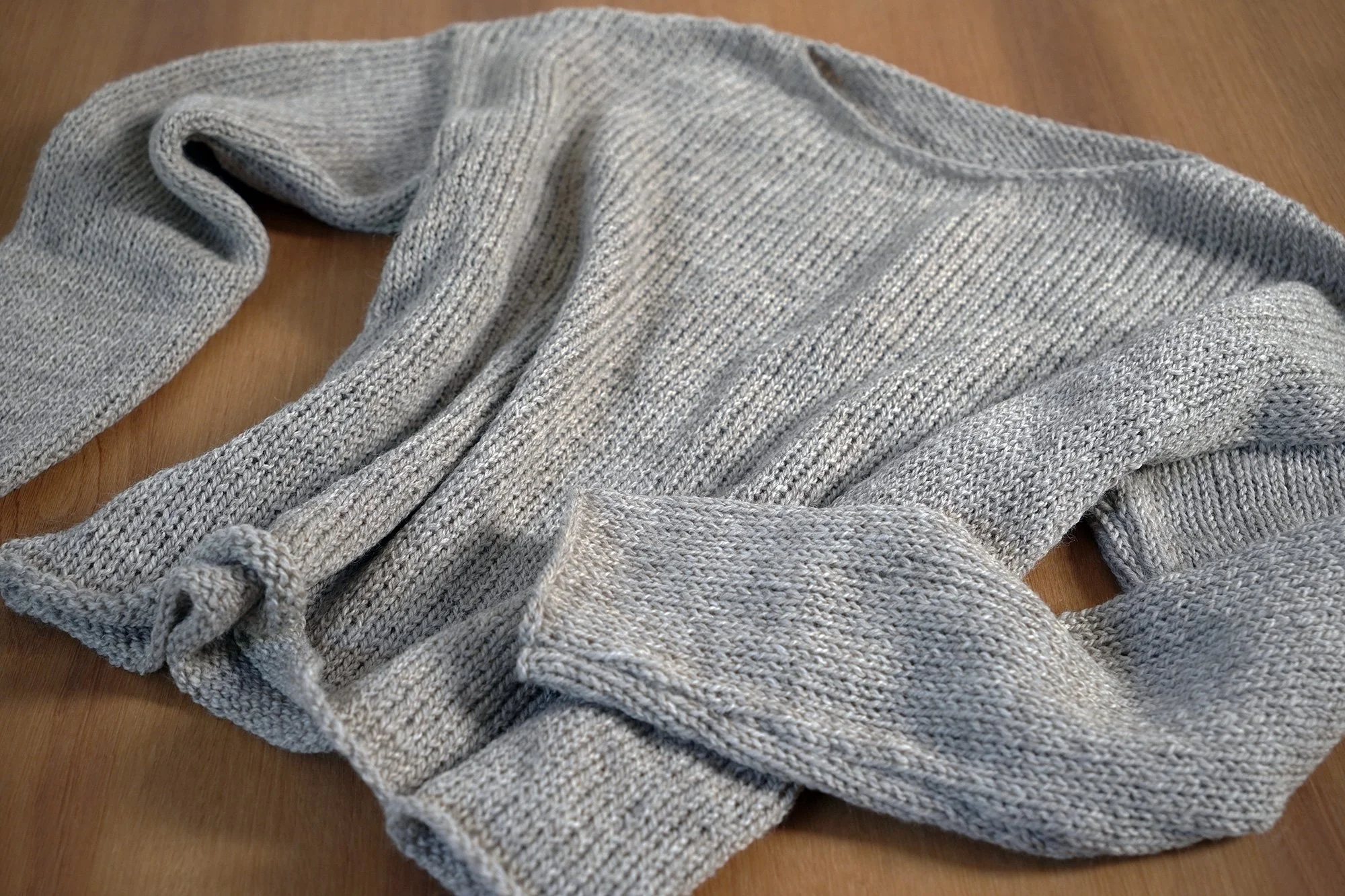 Q09.SIMPLE-UNISEX-SW—AW26-Grey.04.jpg