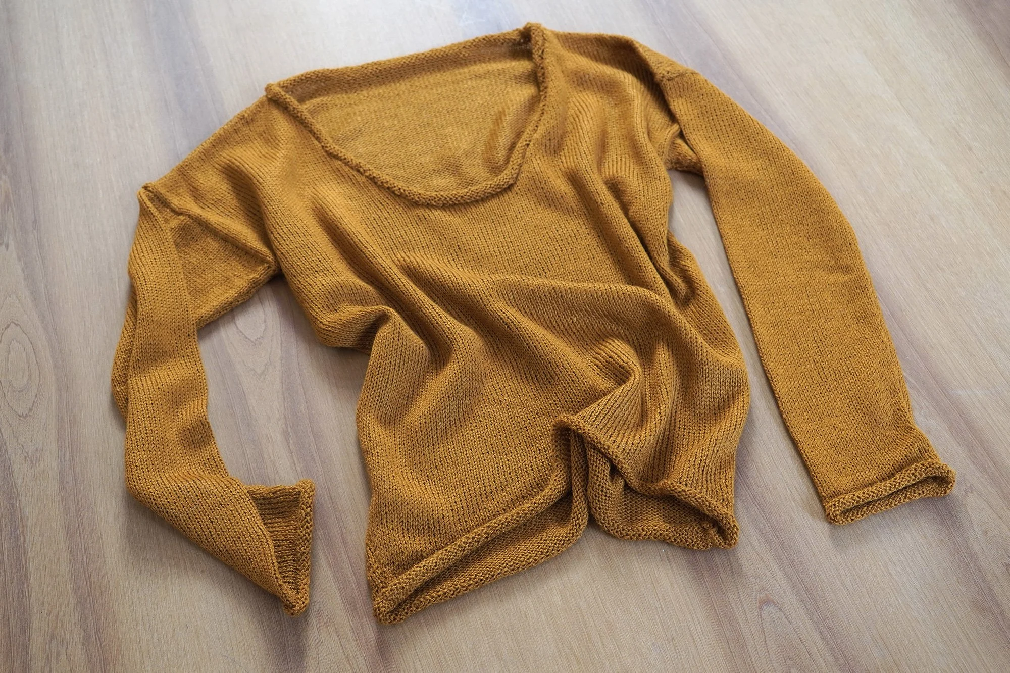 Q05.U-NECK-SWEATER—AW26-Ochre.03.jpg