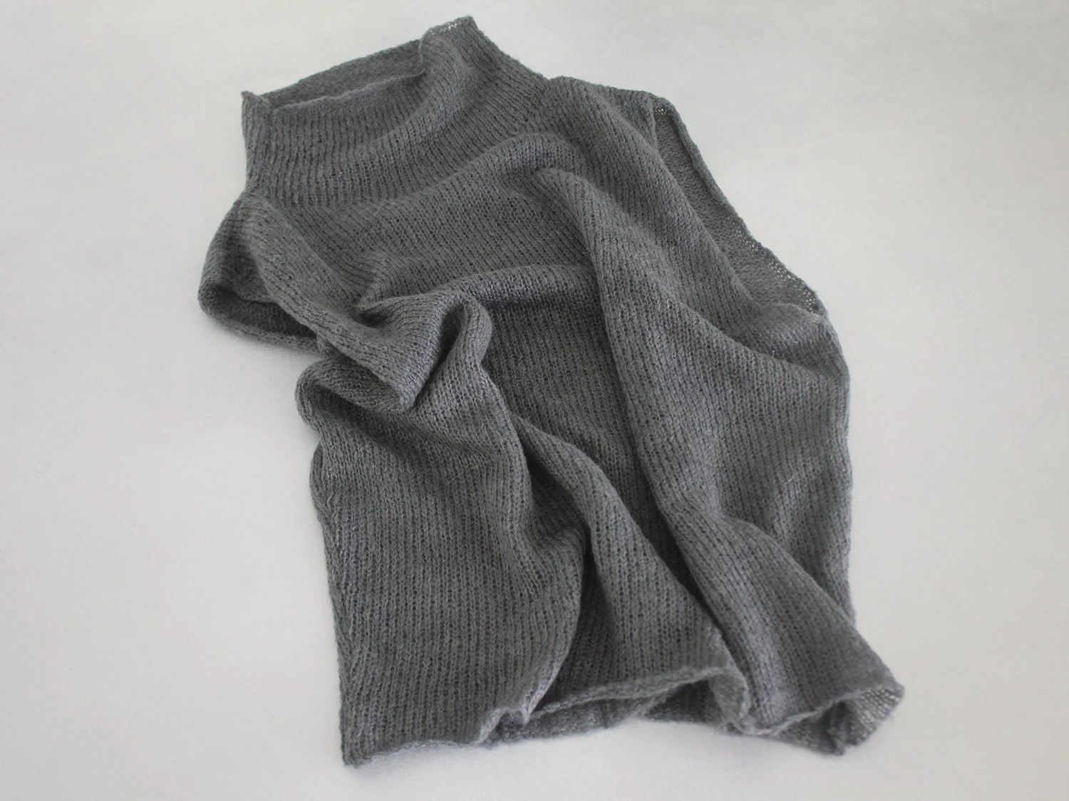 Q04—Highneck-Vest-Grey03.jpg