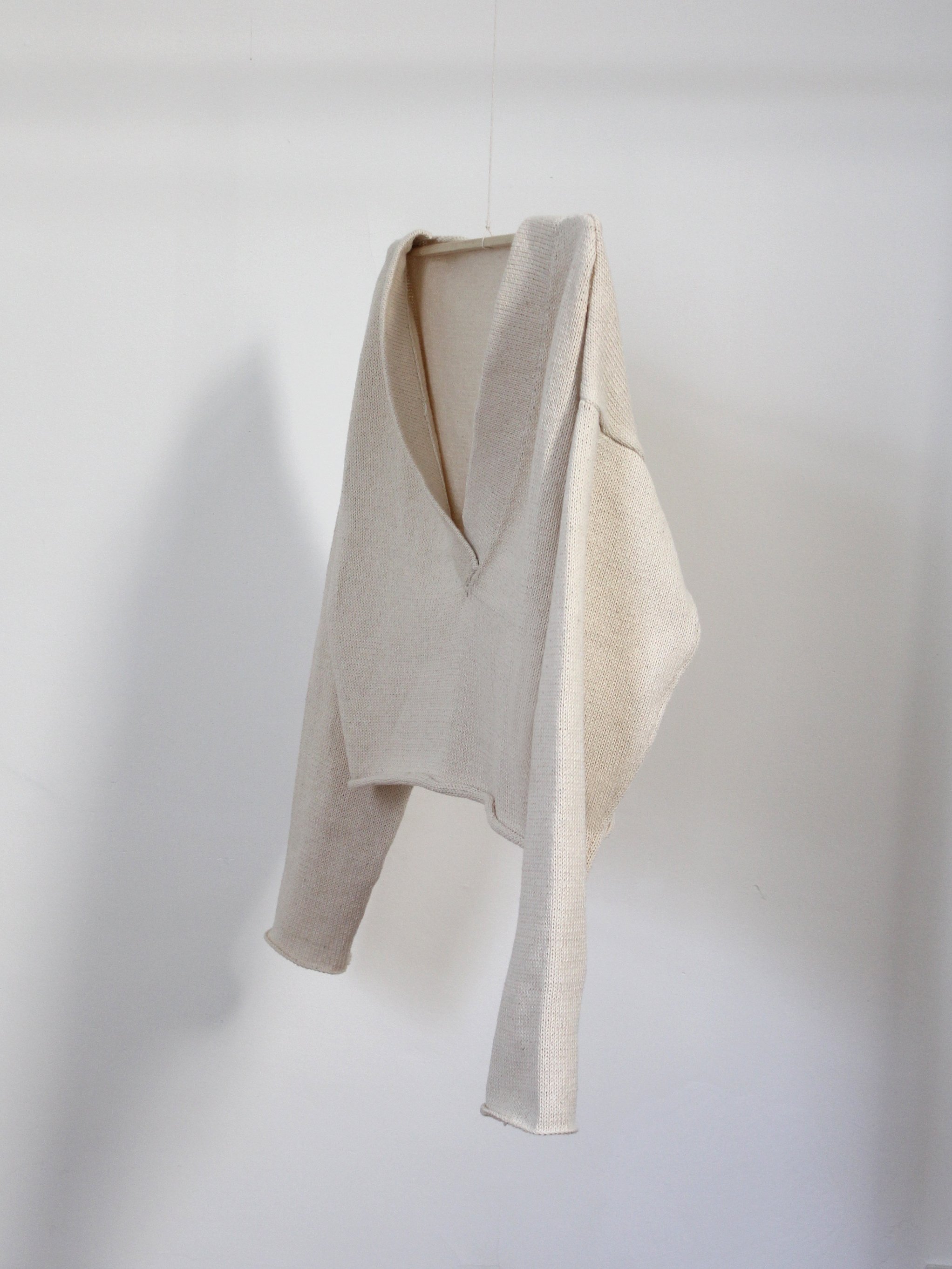 V-Neck Crop Sweater_02.jpg