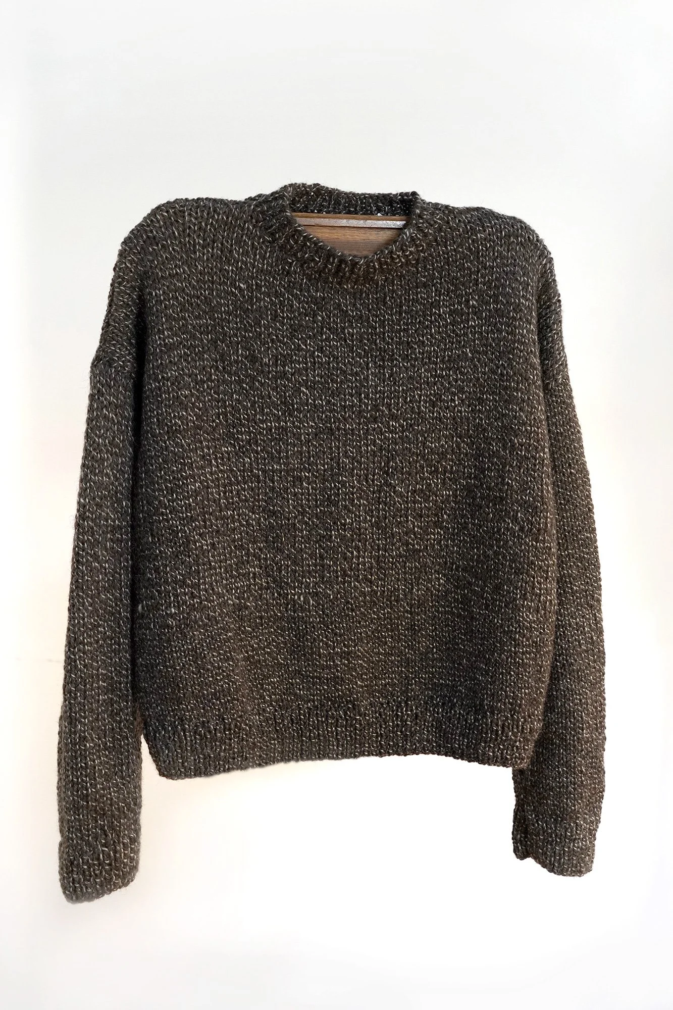 M04.BASIC-CREW-NECK-SW—AW26-CH&N.01.jpg