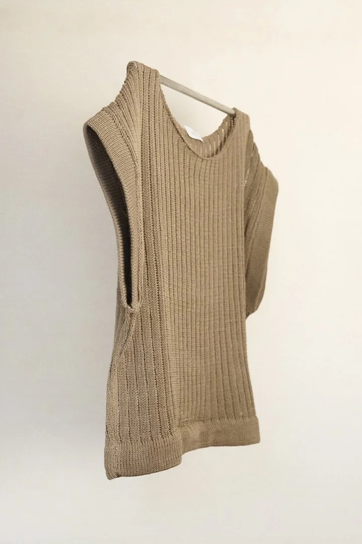Q05.Crop-Vest-Cigar02.jpg (copia)