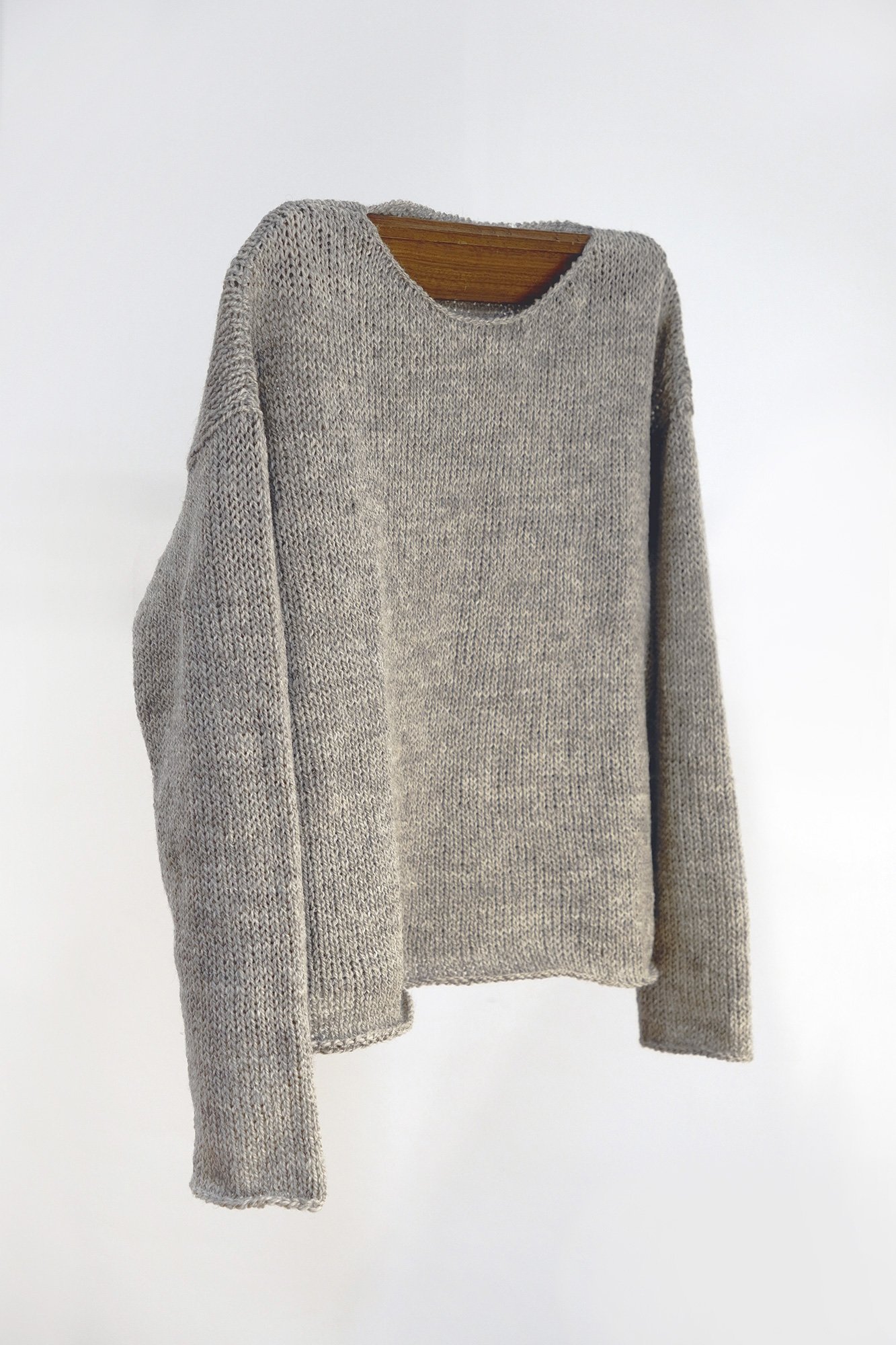 Q09.SIMPLE-UNISEX-SW—AW26-Grey.01.jpg