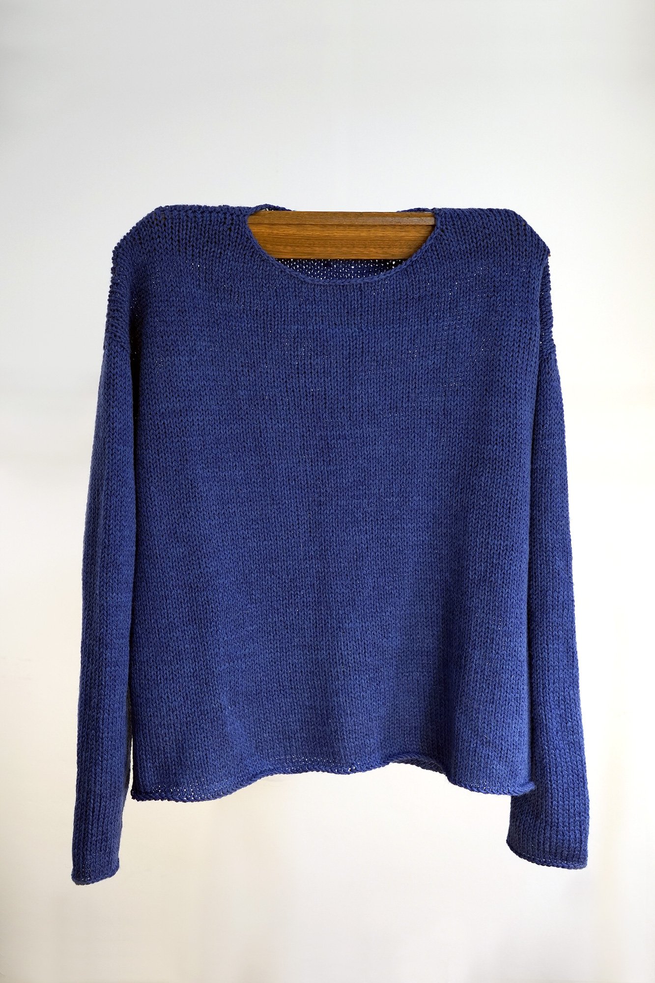 Q09.SIMPLE-UNISEX-SW—AW26-Blue.02.jpg