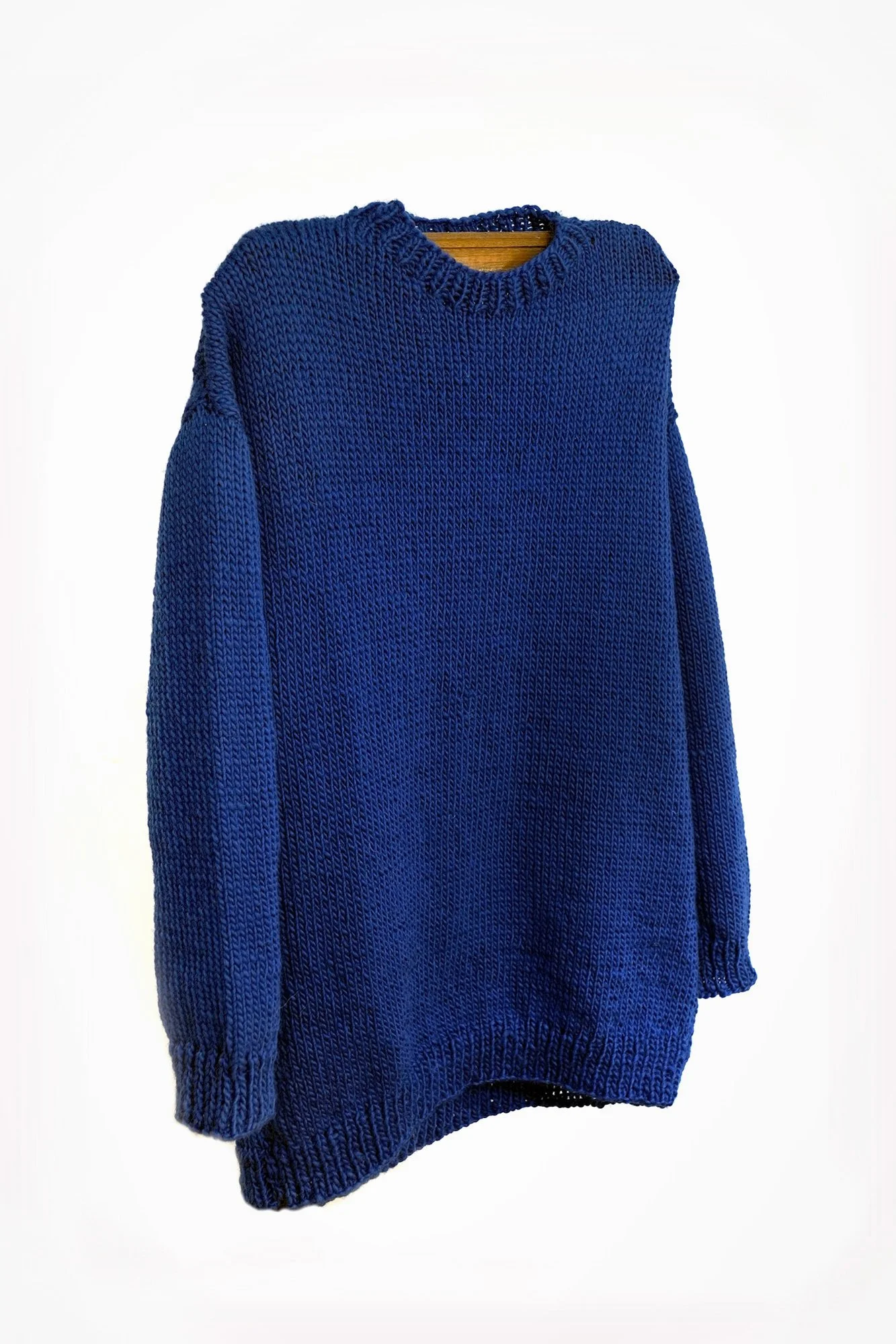 BASIC CREW-NECK SWEATER