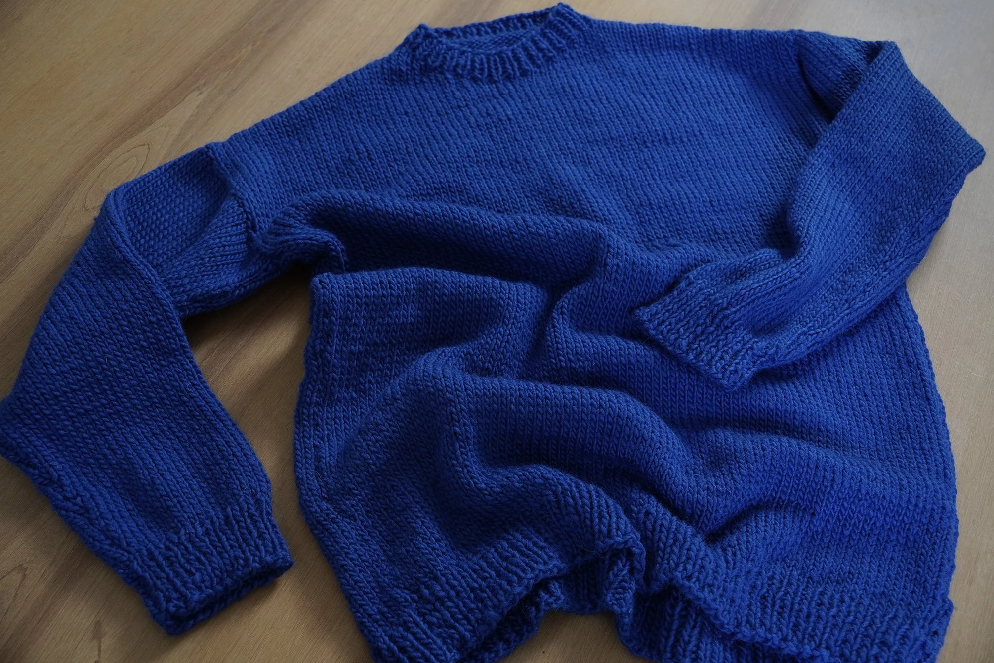 M04.BASIC-CREW-NECK-SW—AW26-Blue.02.jpg