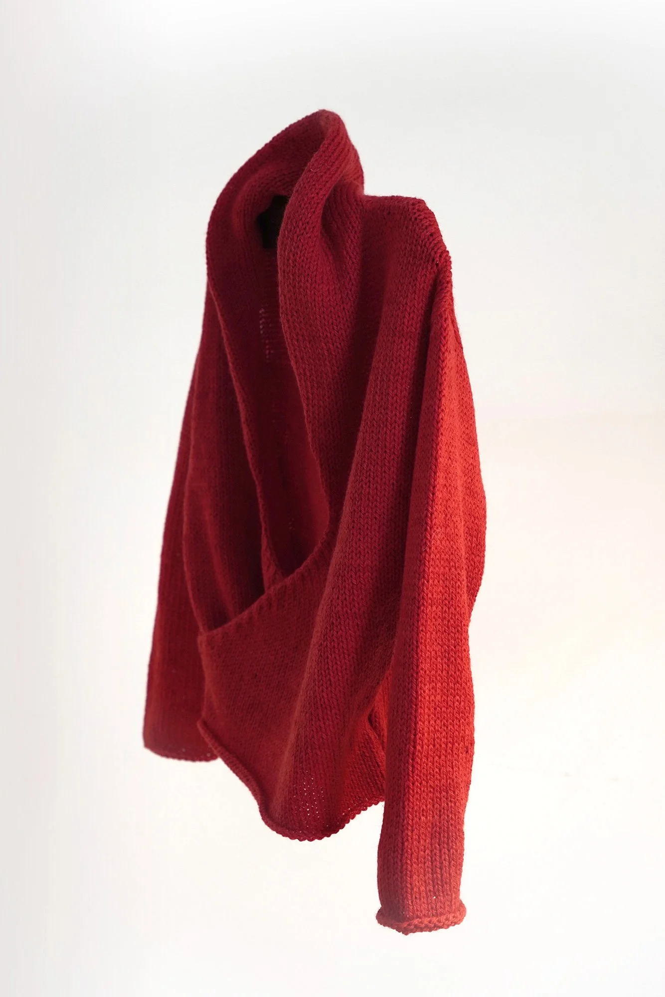 Q04.CROSS-SW—AW26-Red.01.jpg