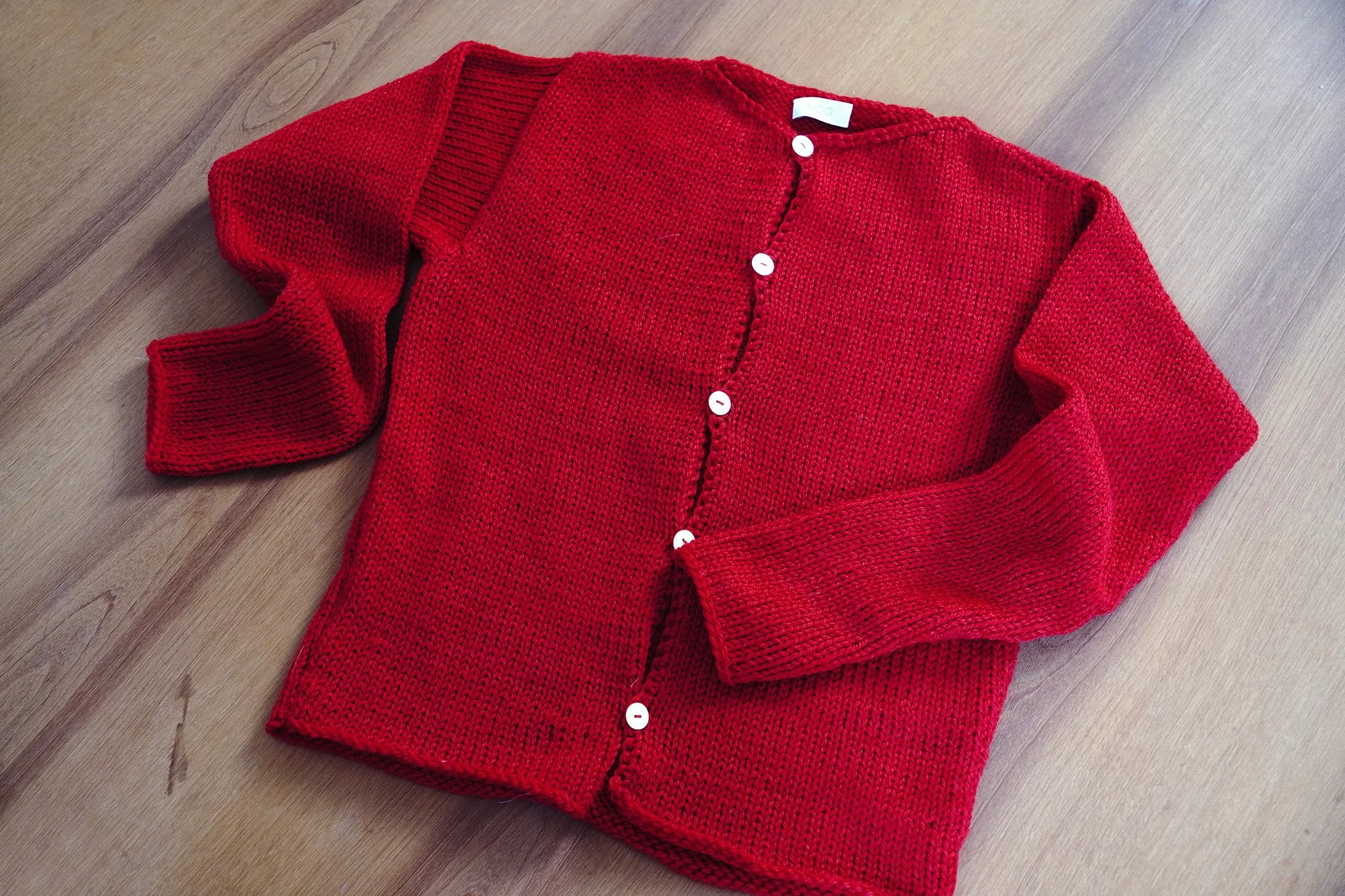 Q07-b.SIMPLE-CARDIGAN—AW26-Red.04.jpg