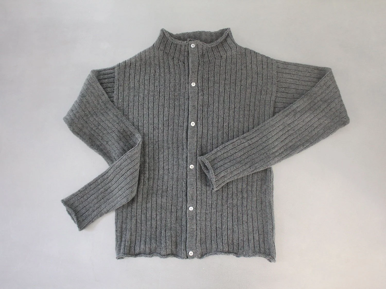 Q05b—Button-Turtleneck-Grey04.jpg