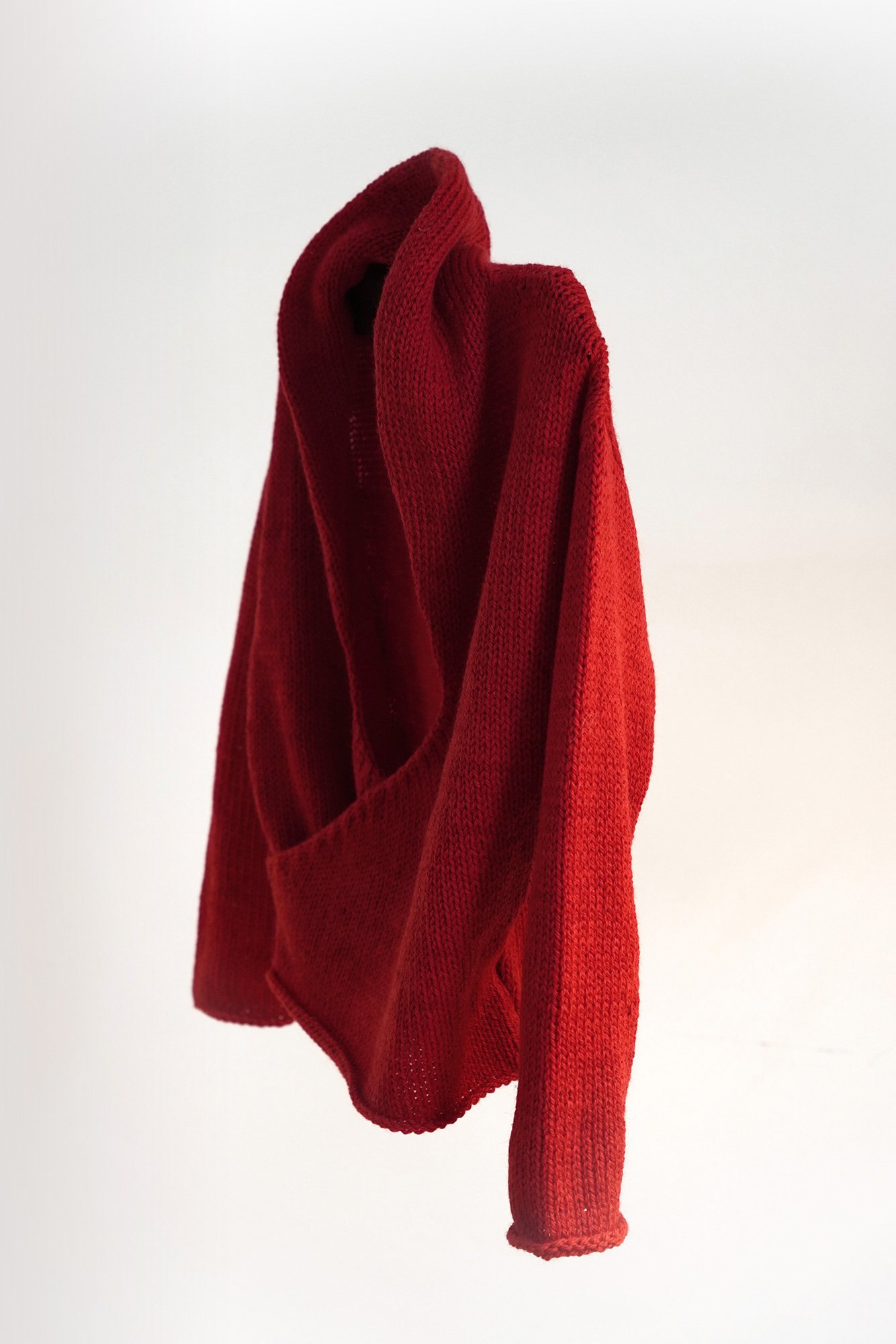 Q04.CROSS-SW—AW26-Red.01.jpg