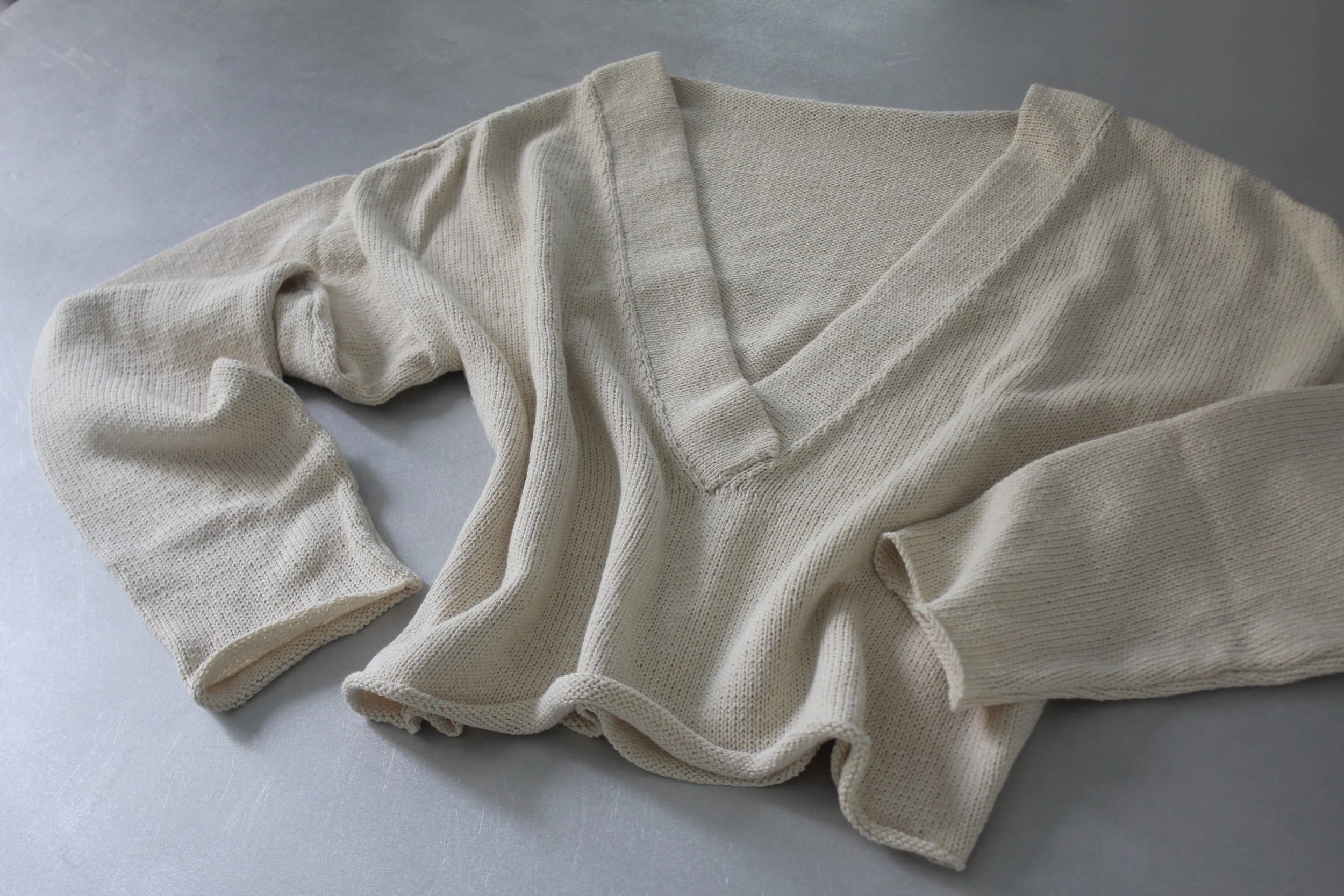 V-Neck Crop Sweater_03.JPG